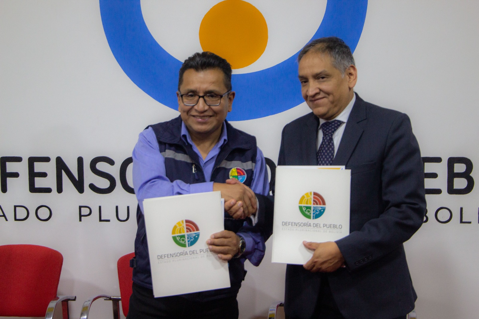 DEFENSORÍA DEL PUEBLO Y ASUNCAMI FIRMAN CONVENIO INTERINSTITUCIONAL PARA FORTALECER TRABAJO PARA PERSONAS QUE VIVEN CON VIH