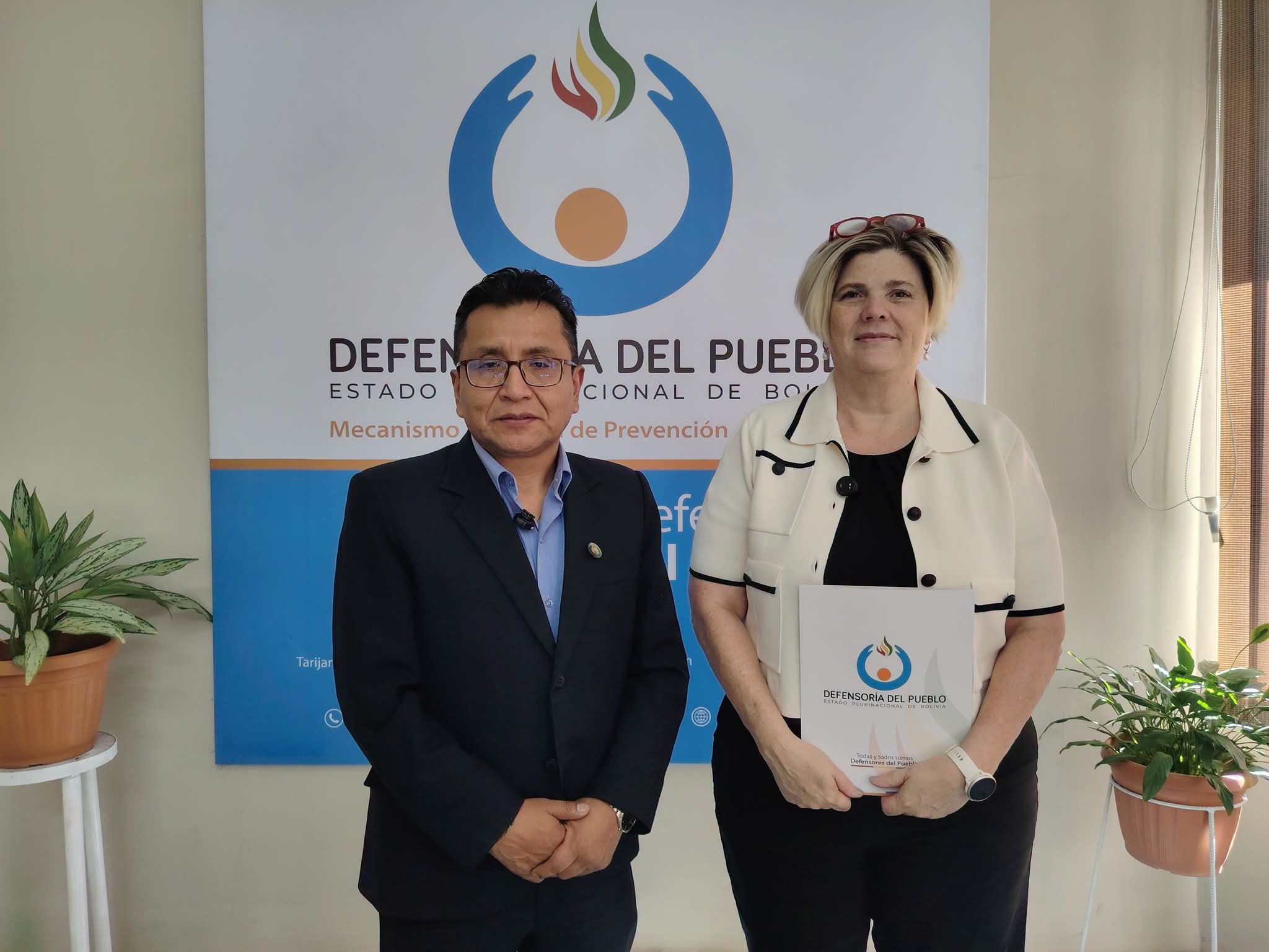 DEFENSOR DEL PUEBLO DE BOLIVIA Y NUEVA CÓNSUL DE ARGENTINA IMPULSAN AGENDA DE COORDINACIÓN EN DERECHOS HUMANOS