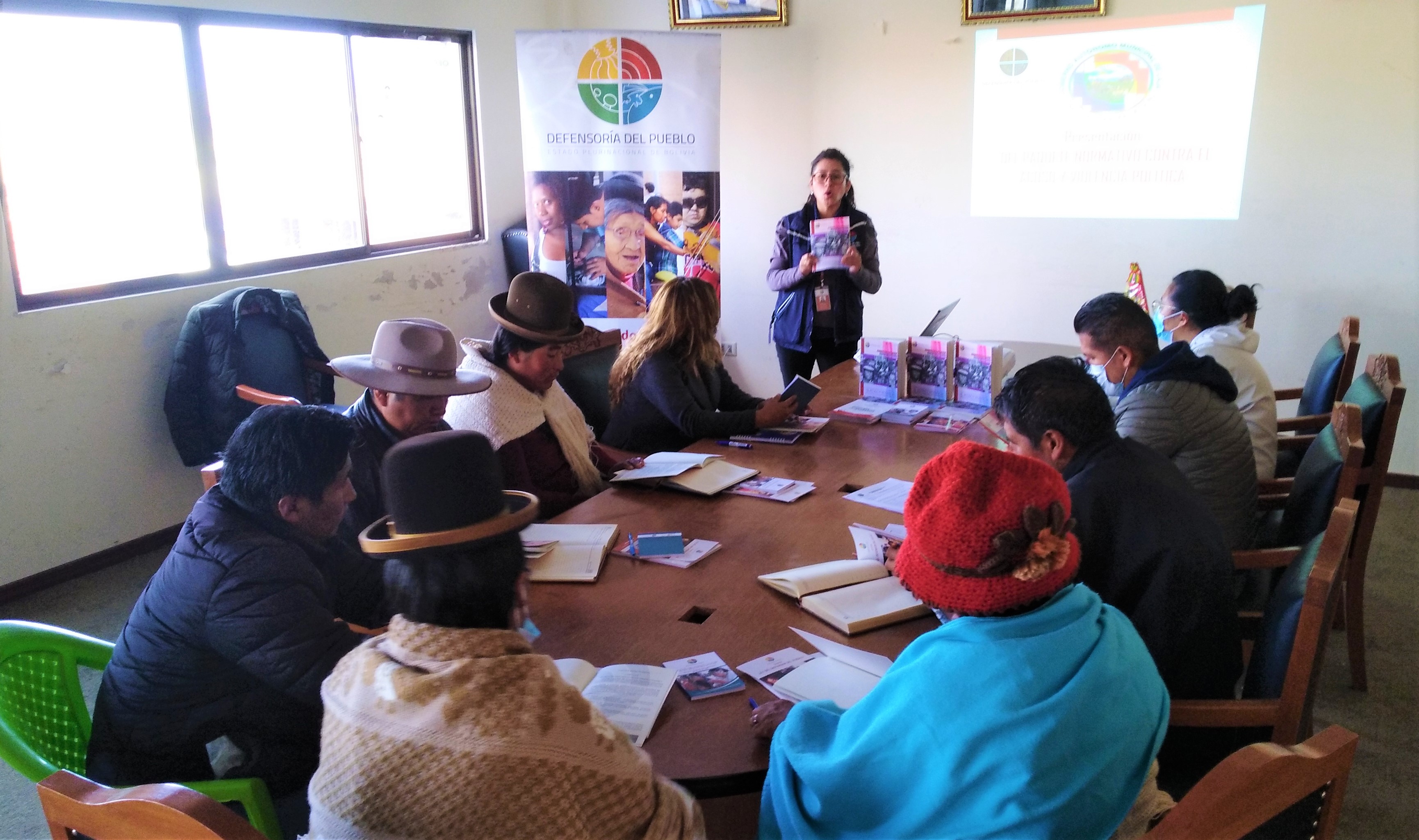 Defensoría del Pueblo socializa “Paquete normativo para la prevención y sanción del acoso y violencia política hacia las mujeres” en el Municipio Laja