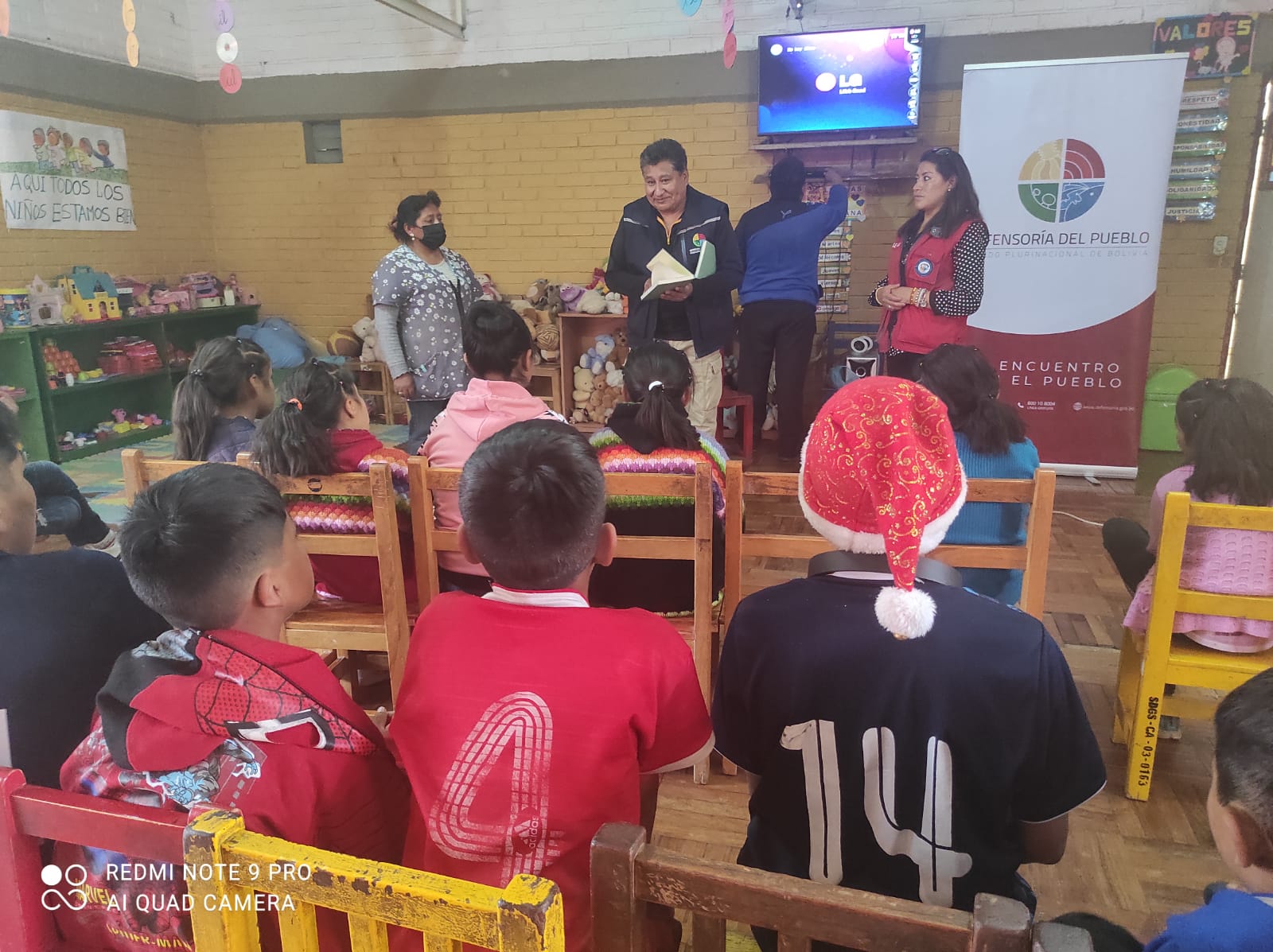 EN ORURO, DEFENSORÍA DEL PUEBLO PRESENTÓ EL VIDEO DE CUENTOS INFANTILES "LA NIÑEZ CUENTA", EN EL CENTRO DE ACOGIDA ELISA ANDREOLI