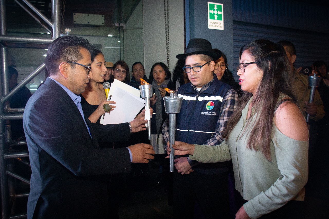 CON EL ENCENDIDO DE LA LLAMA DE LOS DERECHOS HUMANOS Y LA ENTREGA DE RECONOCIMIENTOS Y NOMBRAMIENTO DE EMBAJADORES, DEFENSORÍA DEL PUEBLO RECUERDA LOS 76 AÑOS DE LA DECLARACIÓN UNIVERSAL DE LOS DDHH