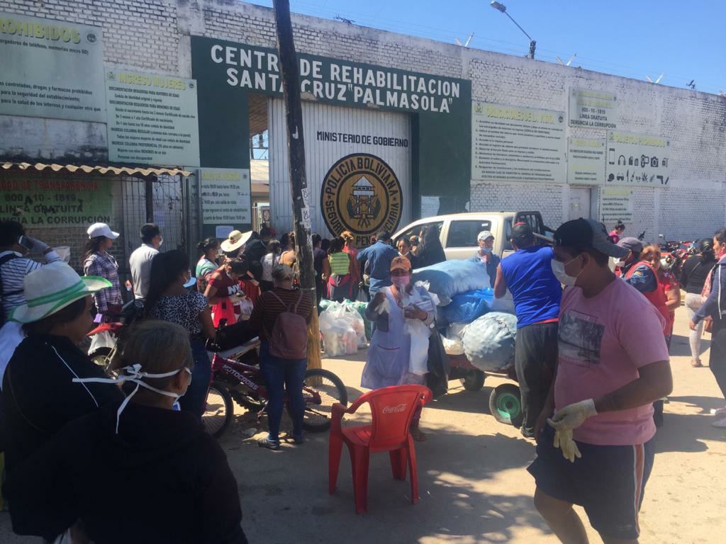 LA DEFENSORIA DEL PUEBLO SOSTUVO REUNIÓN CON REPRESENTANTE DEL BANCO UNIÓN PARA AGILIZAR EL PAGO DE BONOS EN EL CENTRO DE REHABILITACIÓN SANTA CRUZ – PALMASOLA.