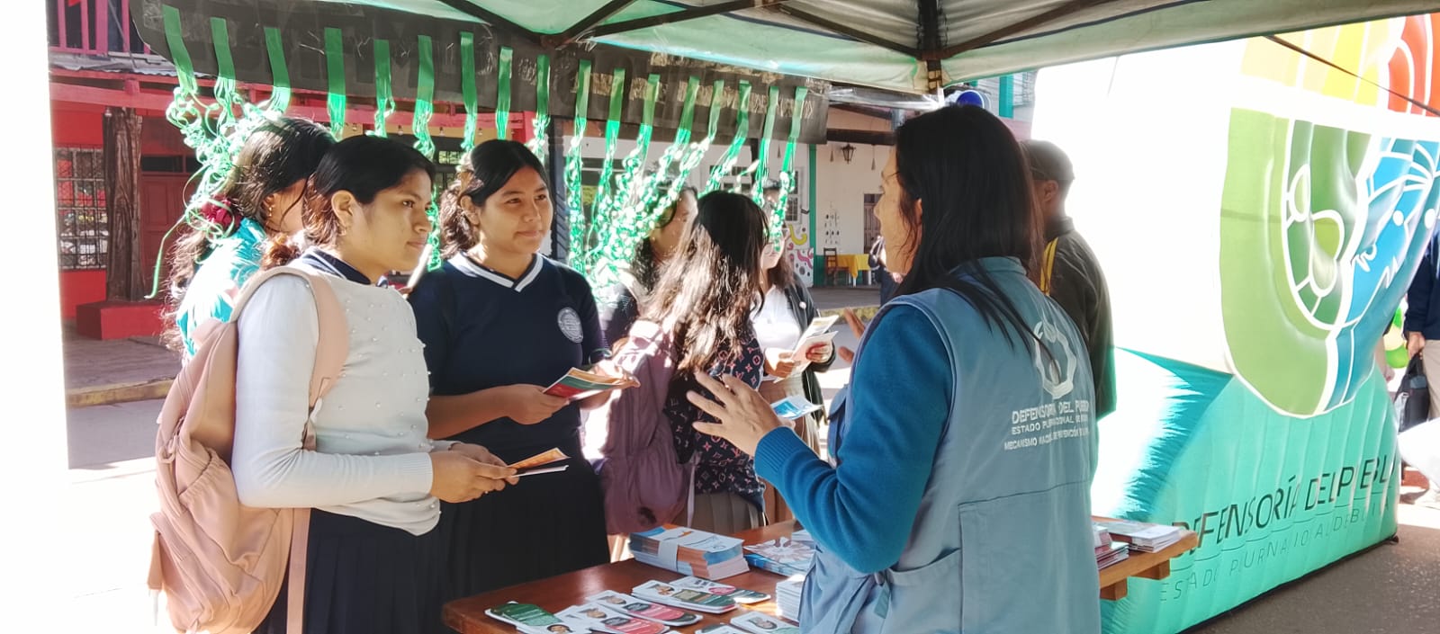 DEFENSOR DEL PUEBLO PARTICIPA EN FERIA INSTITUCIONAL PARA LA PREVENCIÓN CONTRA LA VIOLENCIA Y LA DISCRIMINACIÓN EN RIBERALTA