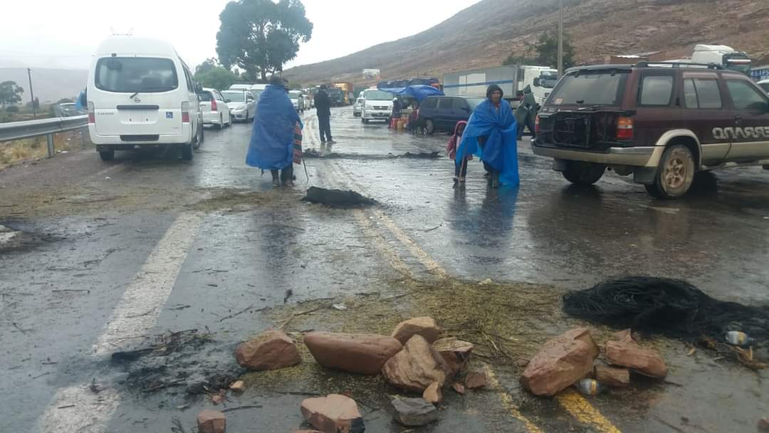 LA COORDINACIÓN REGIONAL DE LLALLAGUA, INSTÓ A AUTORIDADES DEPARTAMENTALES PARA PONER FIN AL CONFLICTO DE BLOQUE DE CARRETERAS EN EL NORTE POTOSÍ.