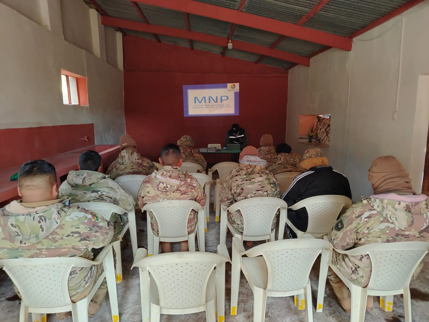 DESAGUADERO: SOLDADOS E INSTRUCTORES DEL BATALLÓN “MY. VARGAS” FORTALECEN SUS CONOCIMIENTOS EN DD.HH. Y ATRIBUCIONES DEL MECANISMO NACIONAL DE PREVENCIÓN DE LA TORTURA