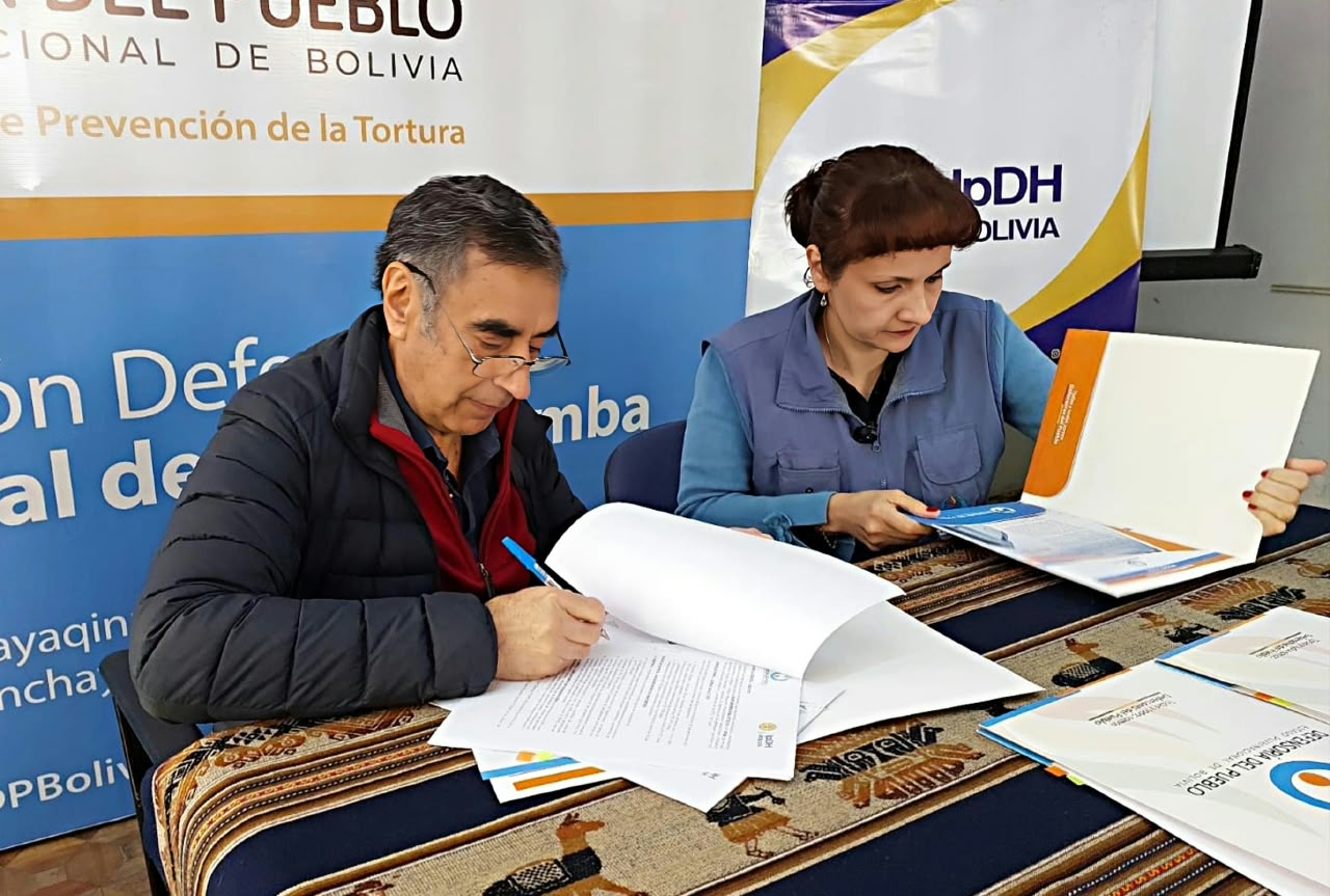 DEFENSORÍA DEL PUEBLO E IpDH FORTALECEN LA PROMOCIÓN Y EJERCICIO DE DERECHOS DE PERSONAS CON VIH/SIDA TRAS FIRMA DE CONVENIO