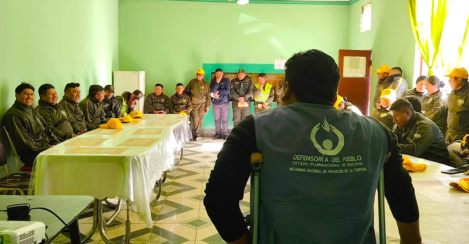 EL ALTO: DEFENSORÍA DEL PUEBLO PROMUEVE DERECHOS DE LAS PERSONAS CON DISCAPACIDAD EN TALLER CON SERVIDORES POLICIALES DE LA EPI VILLA TUNARI