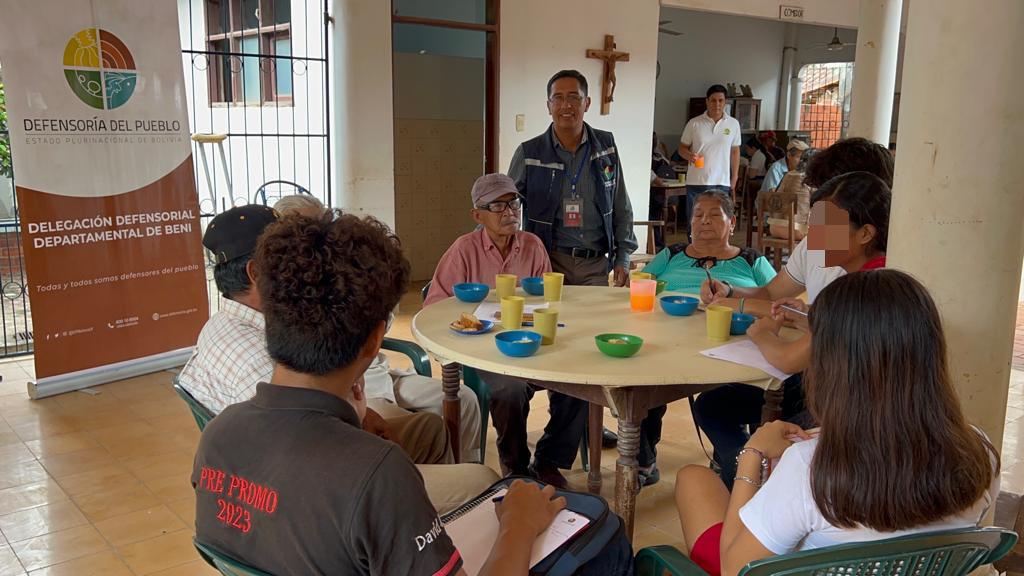 DEFENSORÍA DEL PUEBLO EN BENI EFECTUÓ TERTULIA CON ESTUDIANTES DE UNIDADES EDUCATIVAS EN EL CENTRO DE APOYO AL ADULTO MAYOR PRO VIDA