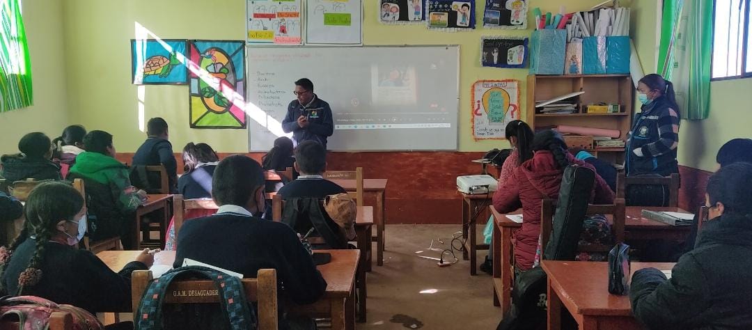 Defensoría del Pueblo, realizó un Taller de socialización de la Trata y Tráfico y “Bullying” con estudiantes de secundaria de la U.E. José Ballivián del municipio de Desaguadero.