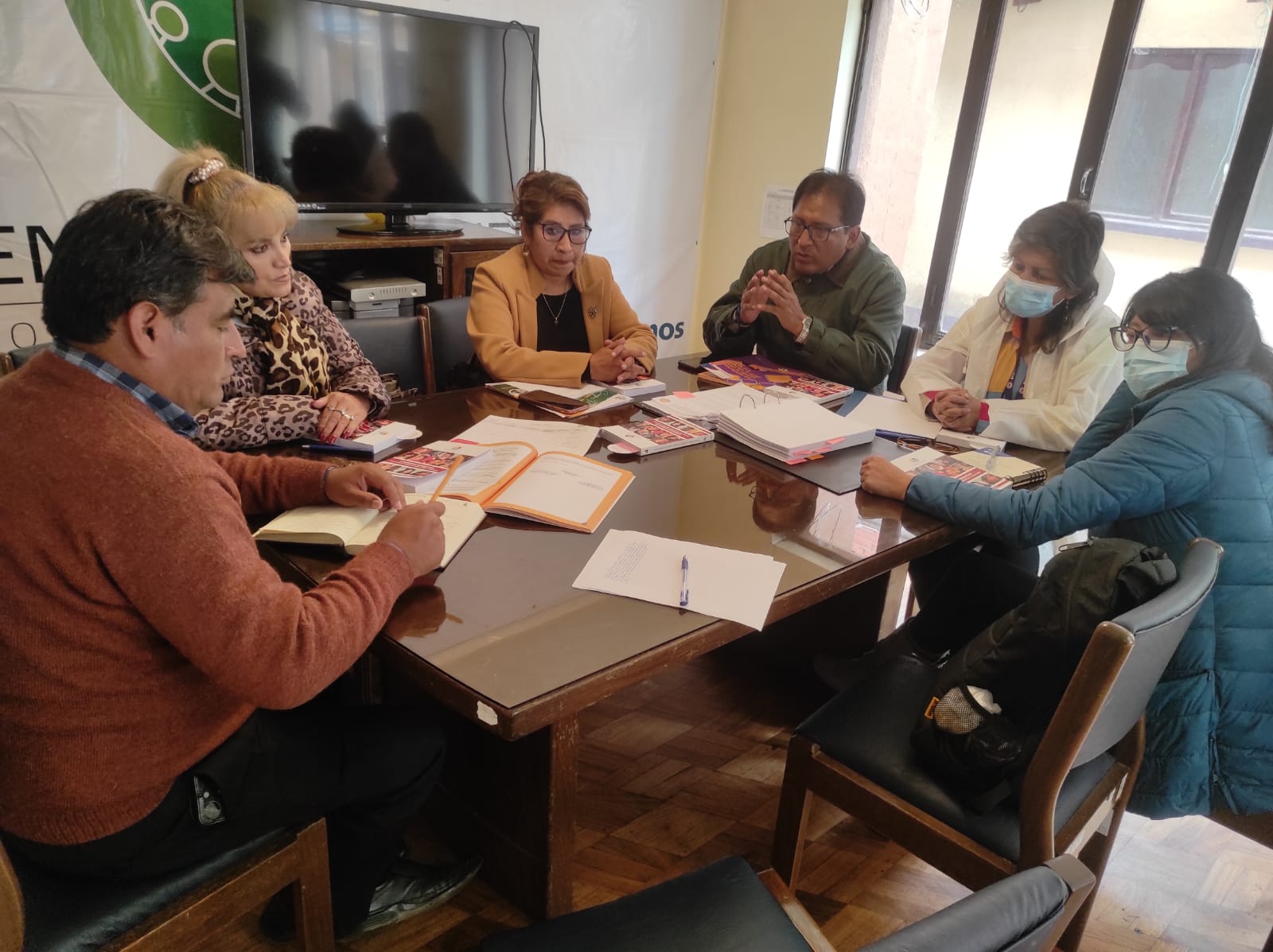 DELEGACIÓN DEFENSORIAL DE ORURO ORGANIZÓ UNA MESA DE TRABAJO SOBRE MECANISMOS UNIVERSITARIOS CONTRA EL ACOSO Y VIOLENCIA A LA MUJER