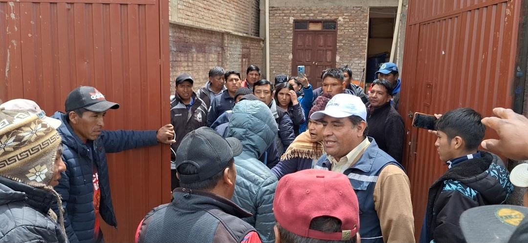 DEFENSORÍA DEL PUEBLO MEDIA EN CONFLICTO ENTRE POBLACIÓN Y AUTORIDADES MUNICIPALES DE CHALLAPATA