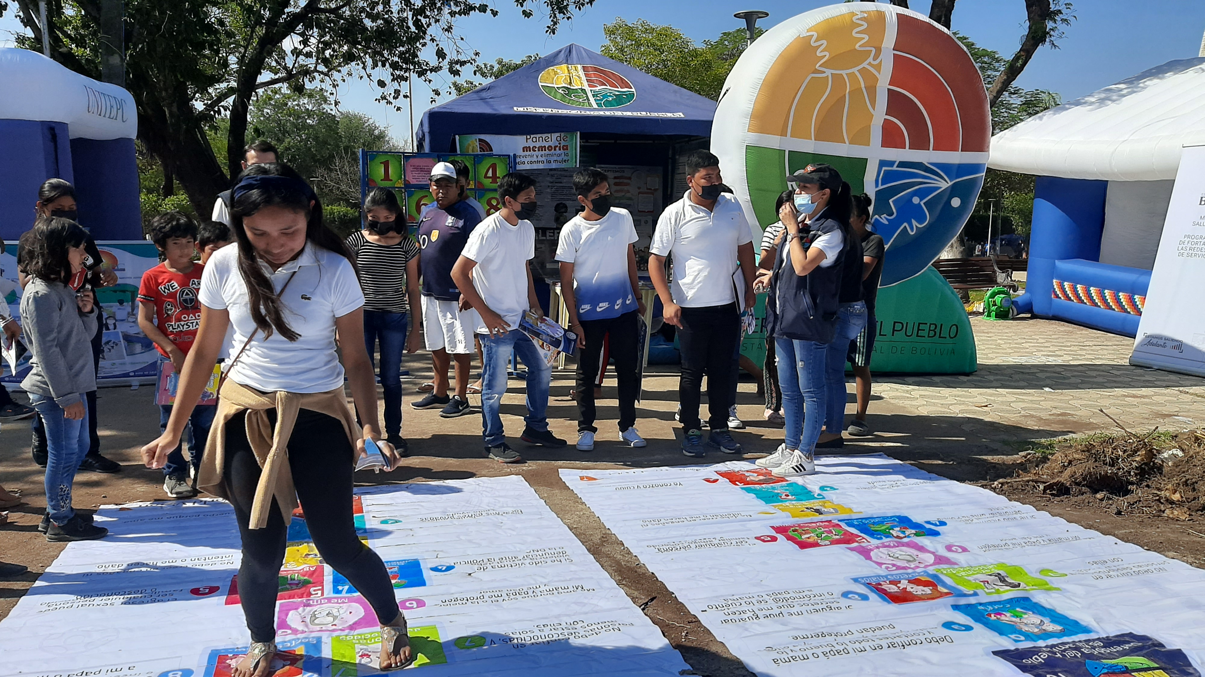 LA DEFENSORIA DE PUEBLO DIFUNDE DERECHOS HUMANOS Y PROMUEVE LA PREVENCIÓN DE TODA FORMA DE VIOLENCIA EN LA FERIA MULTISECTORIAL REALIZADA POR EL GOBIERNO AUTONOMO MUNICIPAL DE PUERTO QUIJARRO