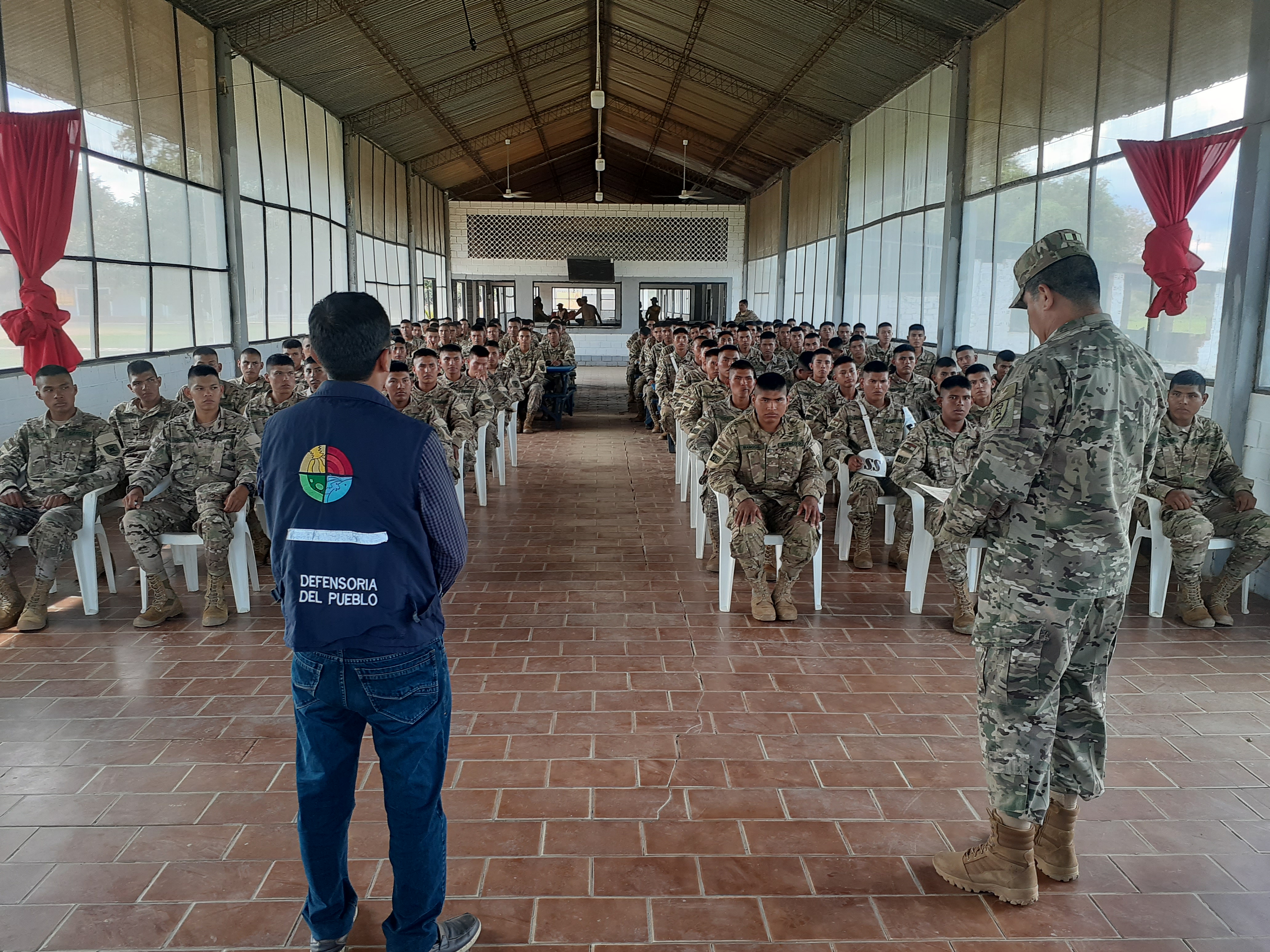 DEFENSORÍA DEL PUEBLO CAPACITO AL PERSONAL DEL REGIMIENTO DE INFANTERÍA "LINO ECHEVERRÍA" SOBRE LA LEY 045, LEY CONTRA EL RACISMO Y TODA FORMA DE DISCRIMINACIÓN.