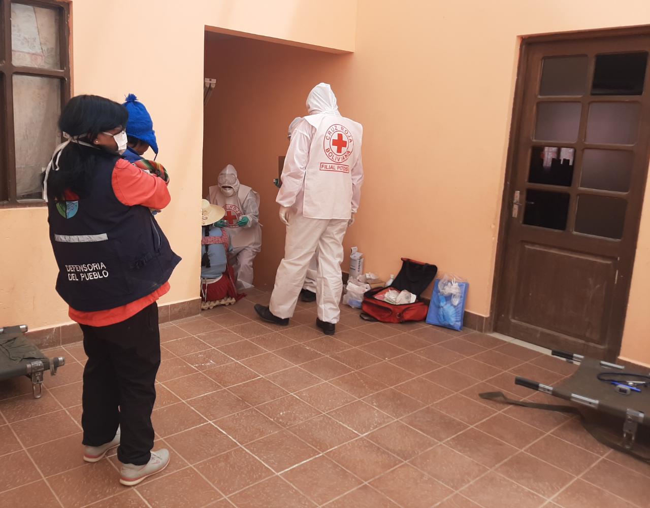 DEFENSORÍA DEL PUEBLO Y CRUZ ROJA POSIBILITAN PRESTACIÓN MÉDICA A MUJERES GUARDAS DEL CERRO RICO