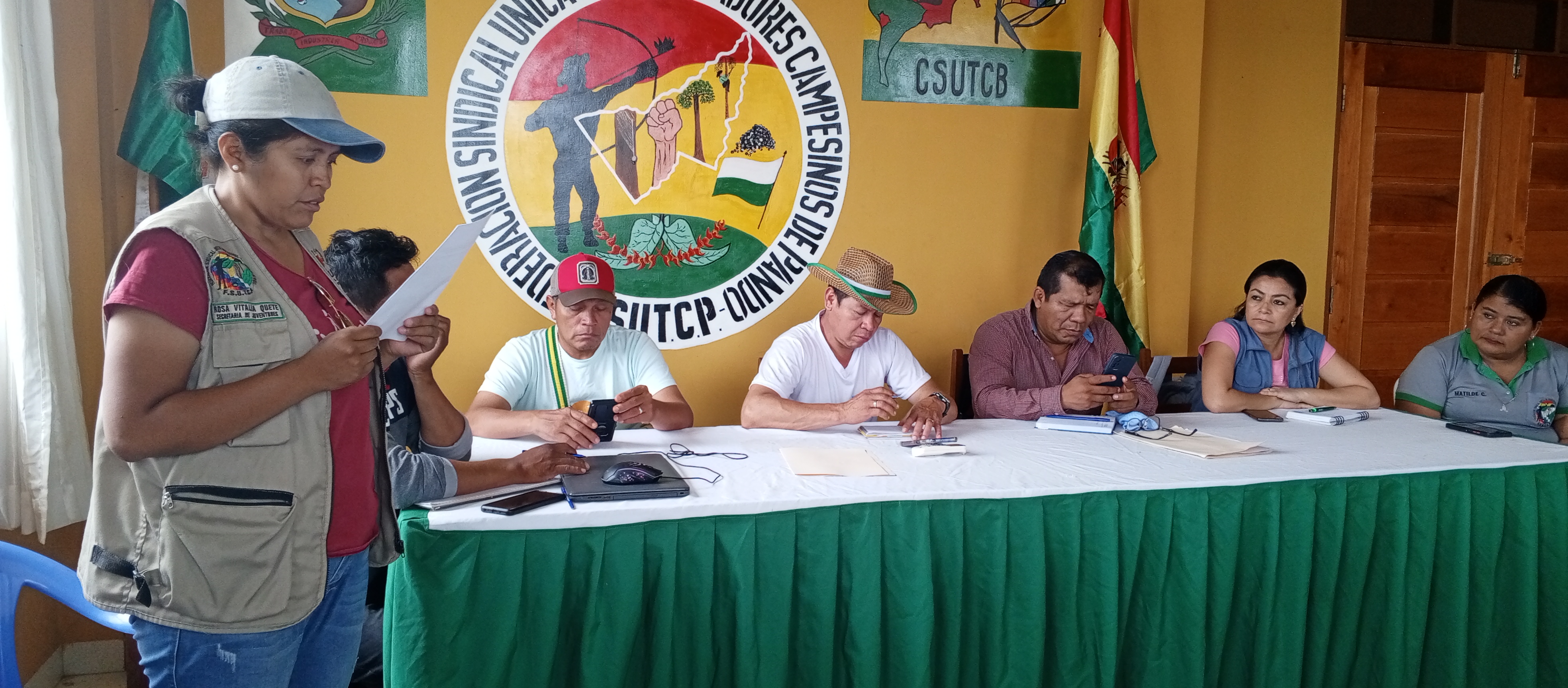 DEFENSORÍA DEL PUEBLO ACOMPAÑA DIÁLOGO ENTRE SECTORES CAMPESINO E INDÍGENA PARA RESOLVER CONFLICTOS POR LA ZAFRA DE LA CASTAÑA EN PANDO