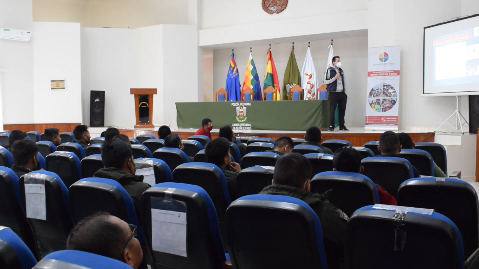 DELEGACIÓN DEFENSORIAL DE PANDO IMPARTIÓ TALLES EN LA LEY CONTRA EL RACISMO Y TODA FORMA DE DISCRIMINACIÓN Y EN DERECHOS HUMANOS DE LA NIÑEZ Y ADOLESCENCIA A FUNCIONARIOS POLICIALES.