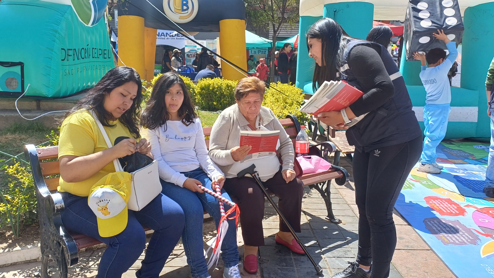 Derechos de los pueblos indígenas, adultos mayores y cultura de paz fueron socializados por la Defensoría en la Feria dominical