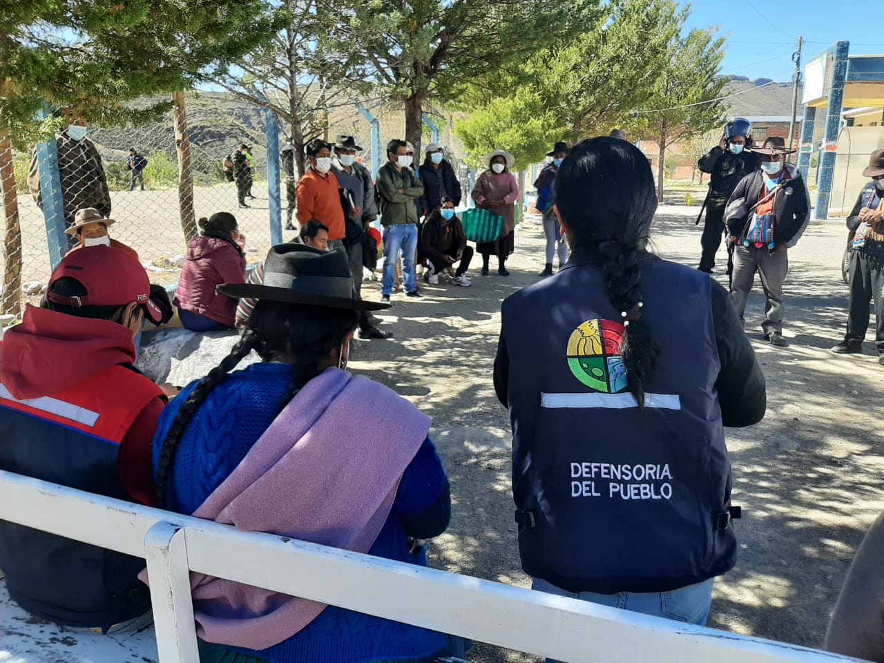 DEFENSORÍA DEL PUEBLO LOGRA LIBERACIÓN DE PERSONAS RETENIDAS EN CONFLICTO EN YOCALLA POTOSÍ