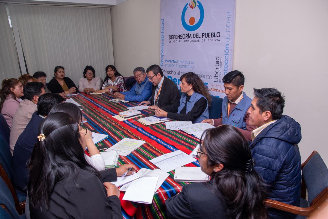 Defensoría del Pueblo viabiliza desembolso de recursos económicos y acuerdos clave para garantizar atención en el Hospital de la Mujer de La Paz