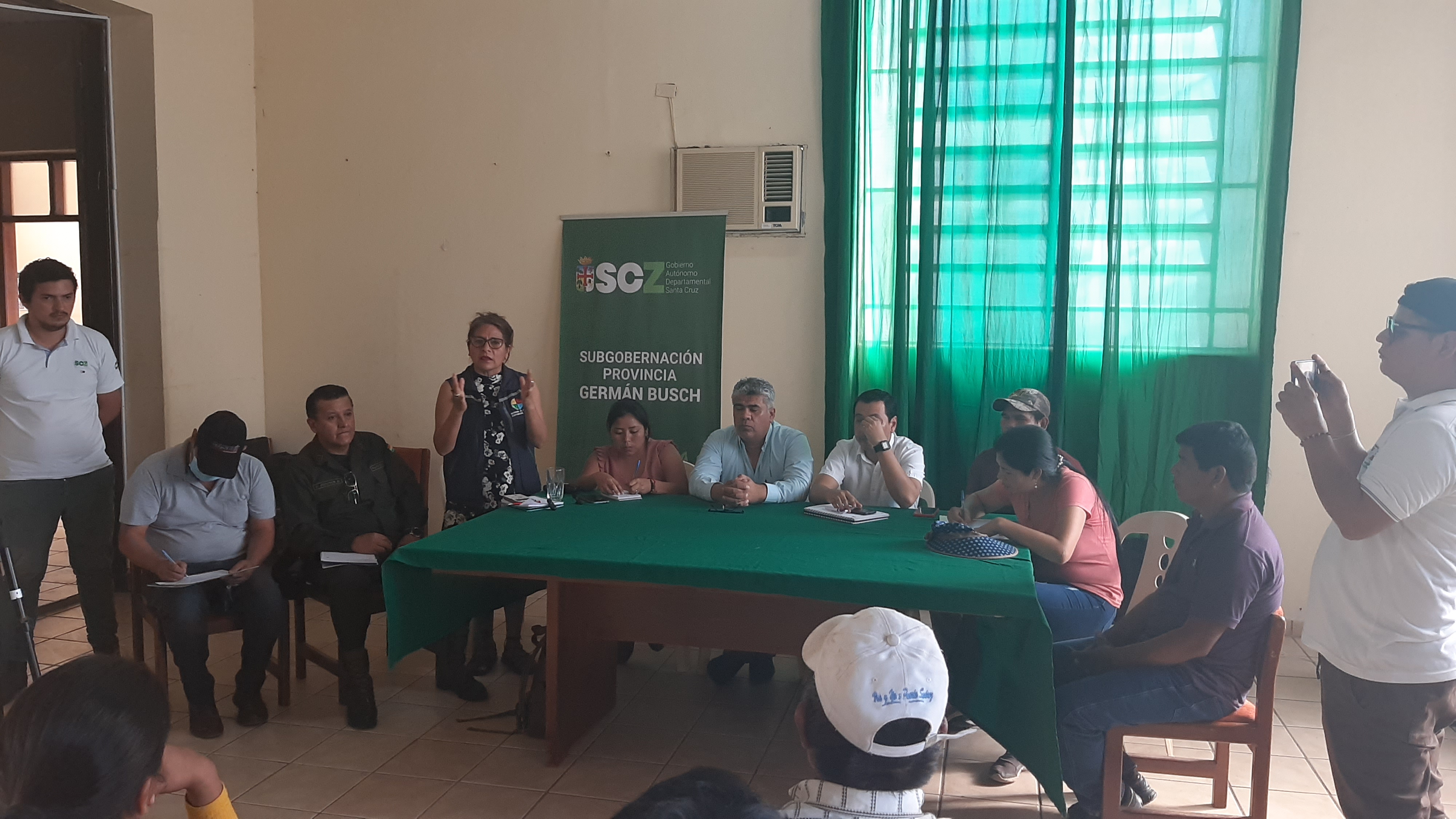 EN PUERTO SUAREZ, LA DEFENSORIA DEL PUEBLO, INSTITUCIONES LOCALES Y AUTORIDADES INDÍGENAS DEL PUEBLO AYOREO ACUERDAN UN PLAN DE ACCION CONJUNTO DESPUES DE LA QUEMA DE CASAS DE LA COMUNIDAD INDIGENA 3 DE MAYO