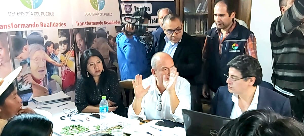 DIÁLOGO POSIBILITA ACUERDO PARA LEVANTAR BLOQUEOS EN COCHABAMBA Y EL REPLIEGUE DE LAS FFAA