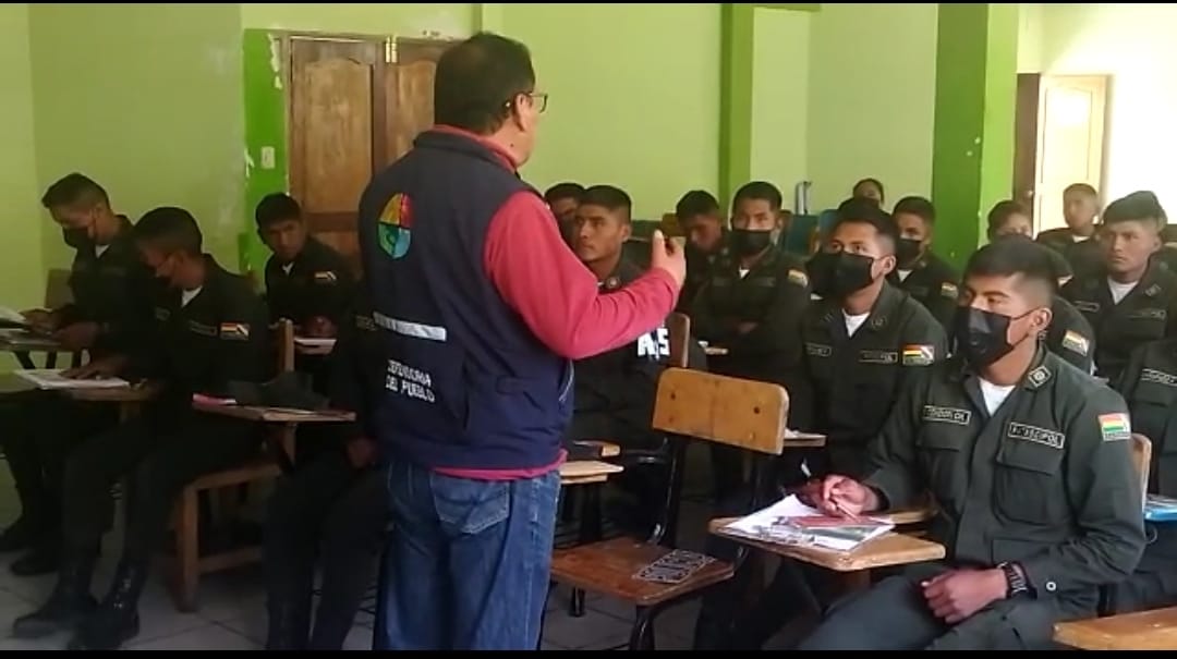 DEFENSORÍA DEL PUEBLO CAPACITA A ALUMNOS DE LA FATESCIPOL HUANUNI, SOBRE DERECHOS HUMANOS