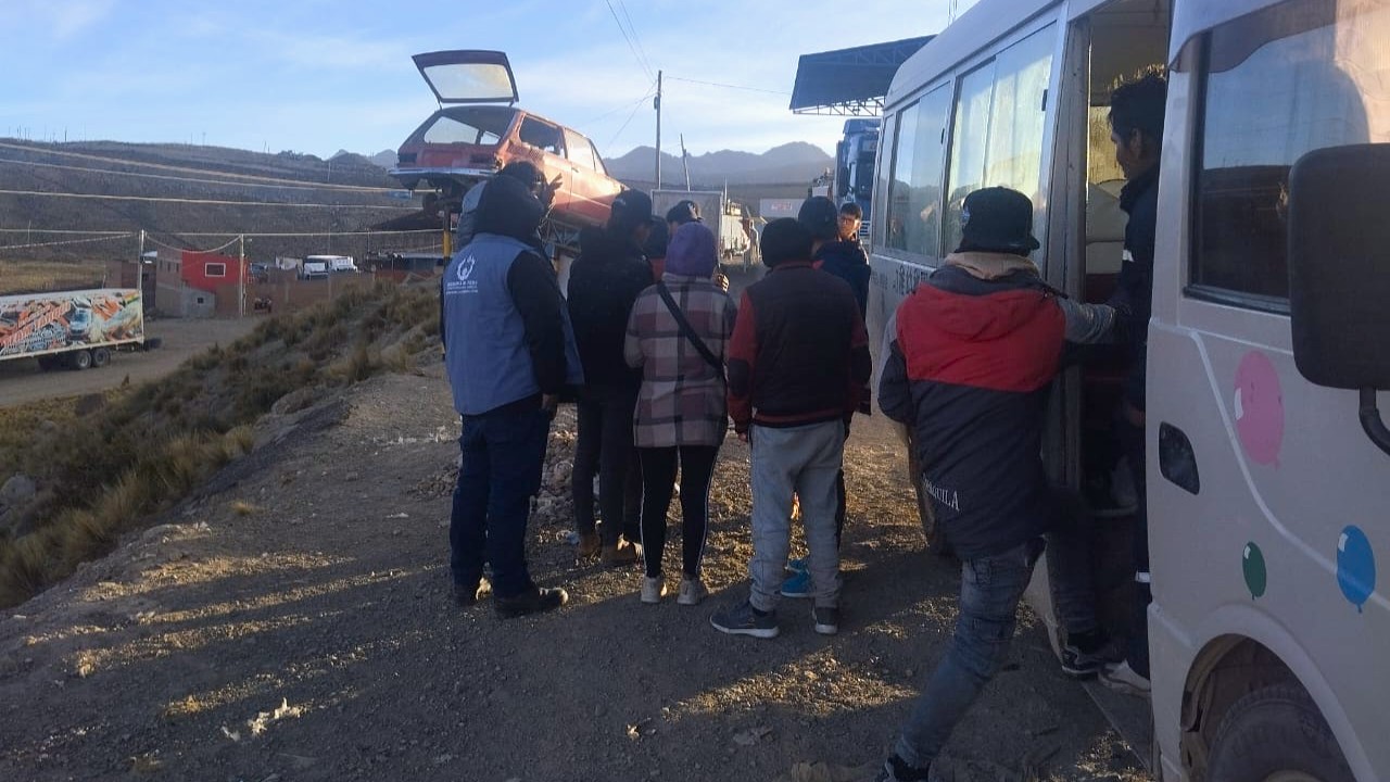 DEFENSORÍA DEL PUEBLO PARTICIPA EN OPERATIVO QUE IDENTIFICA A 15 ADOLESCENTES A PUNTO DE SER TRASLADADOS A TRABAJAR EN MINAS DEL CERRO RICO