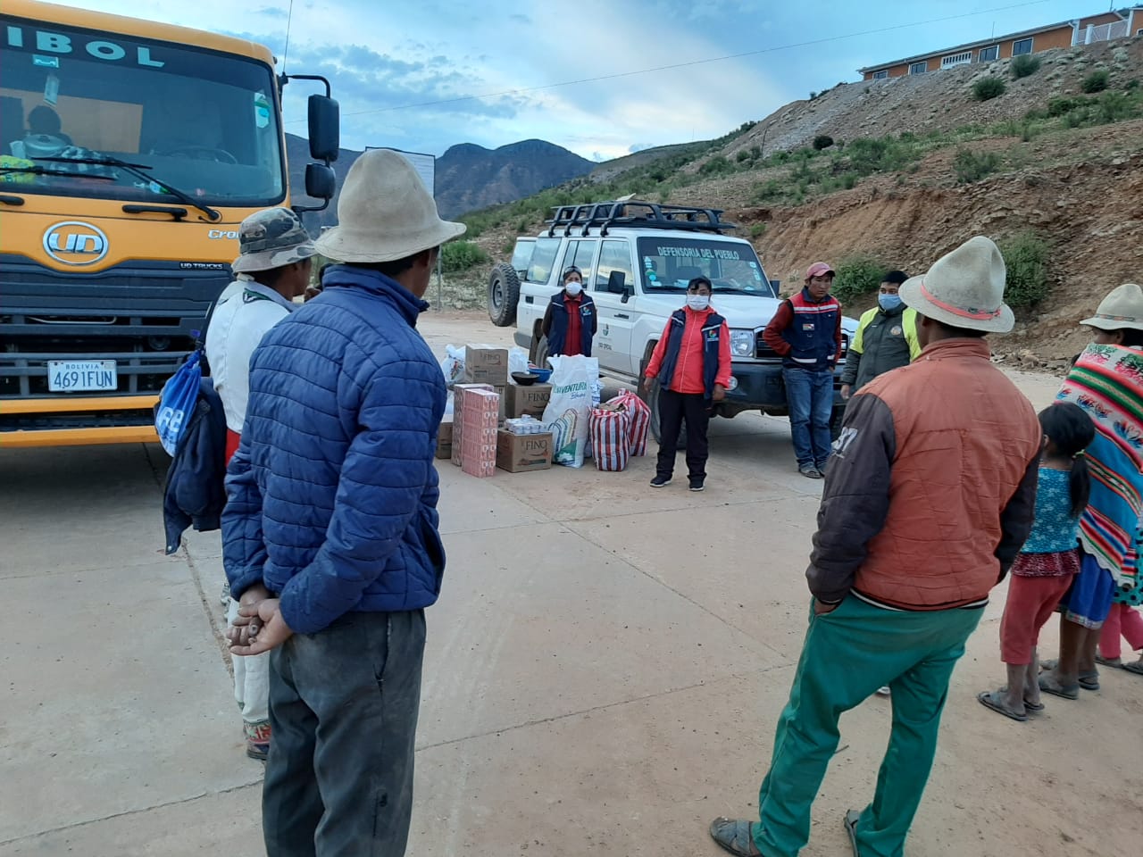 BRAZO SOCIAL DE LA DELEGACIÓN DEFENSORIAL EN POTOSÍ LLEGA A JURUNA Y TAPIFAYA PARA ENTREGAR ALIMENTOS