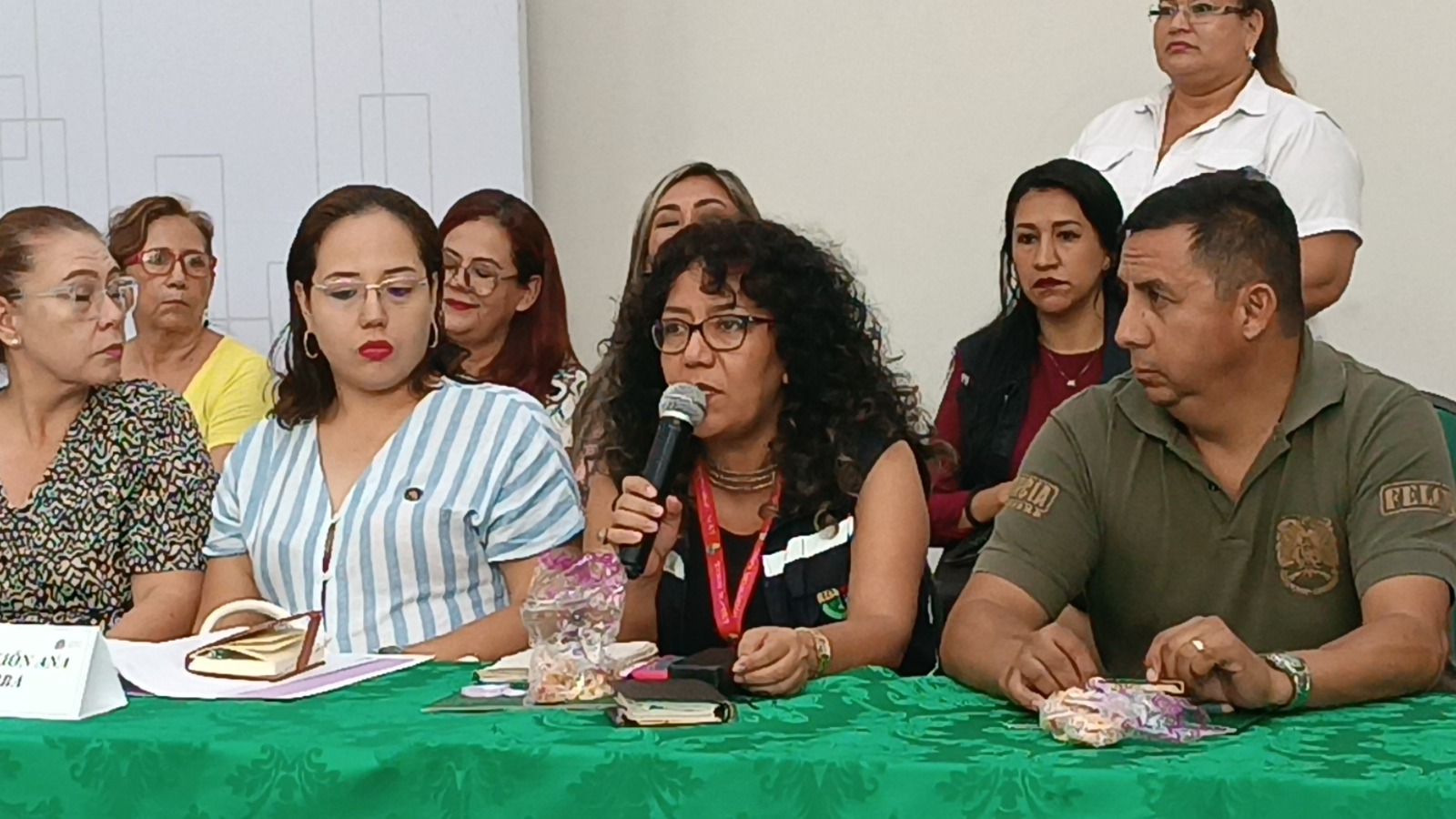 LA DELEGADA DEFENSORIAL DE SANTA CRUZ, LLAMÓ A UNIFICAR ESFUERZOS Y AGENDAR ACTIVIDADES EN PROCURA DE TRABAJAR EN LA DEFENSA DE LOS DERECHOS DE LA MUJER.