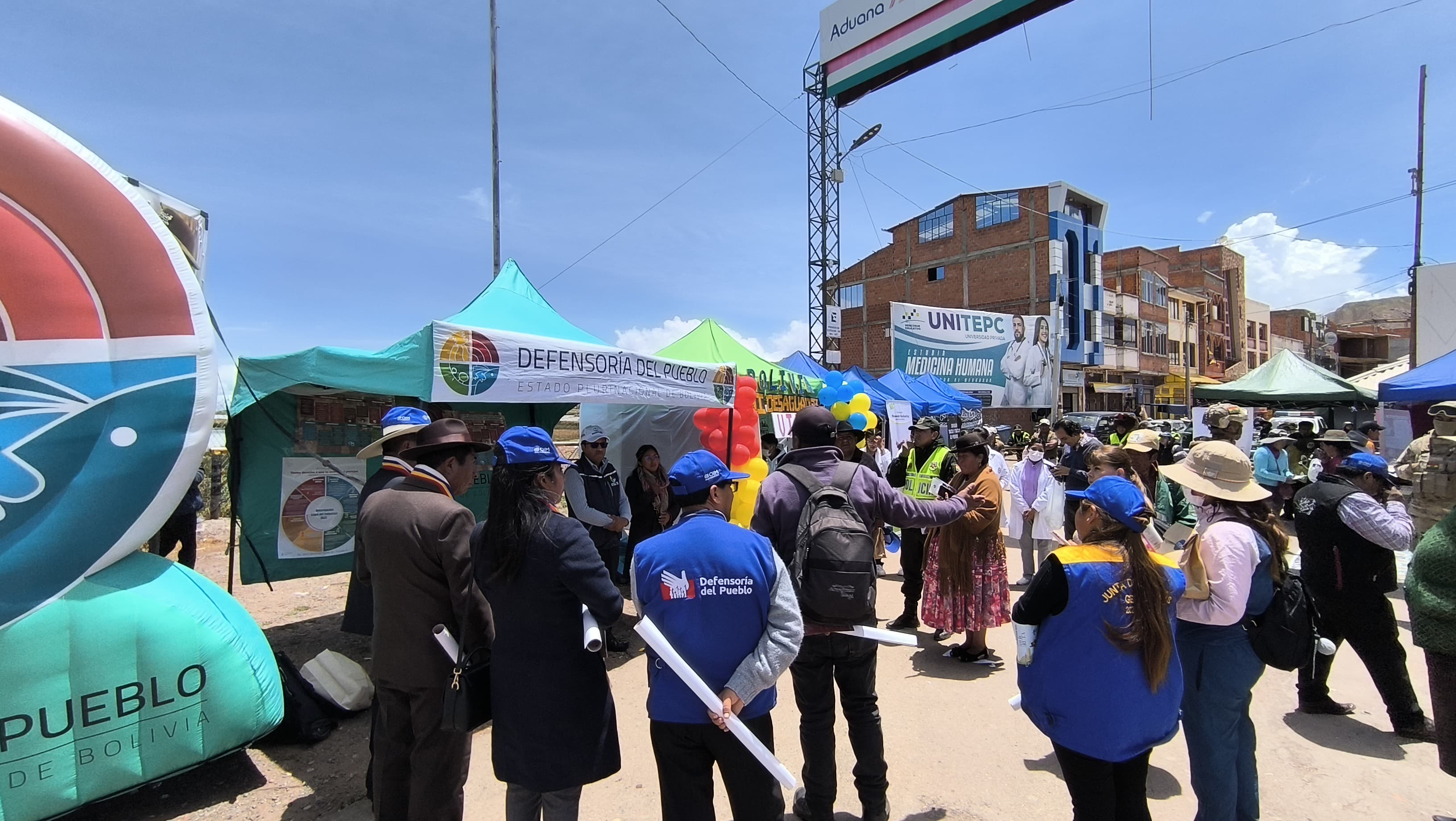 DEFENSORÍA DEL PUEBLO PROMUEVE FERIA BINACIONAL BOLIVIA-PERÚ POR EL DÍA INTERNACIONAL DE LOS DD.HH. Y DEL MIGRANTE