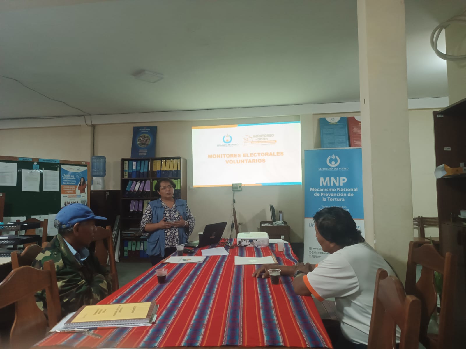 DEFENSORÍA DEL PUEBLO CAPACITA A MONITORES CIUDADANOS PARA PROTEGER LOS DERECHOS HUMANOS DURANTE LAS ELECCIONES SUBNACIONALES EN EL MUNICIPIO DE CARANAVI