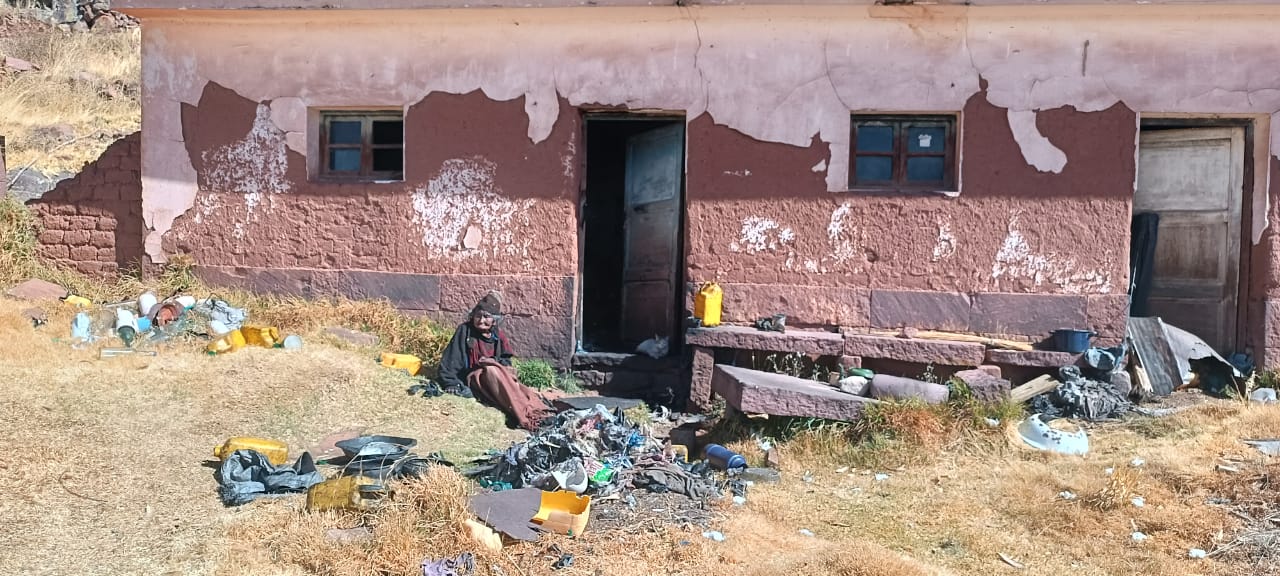 En San Juan de Huancollo, la Defensoría del Pueblo realiza acompañamiento a una adulta mayor de 91 años en situación de abandono