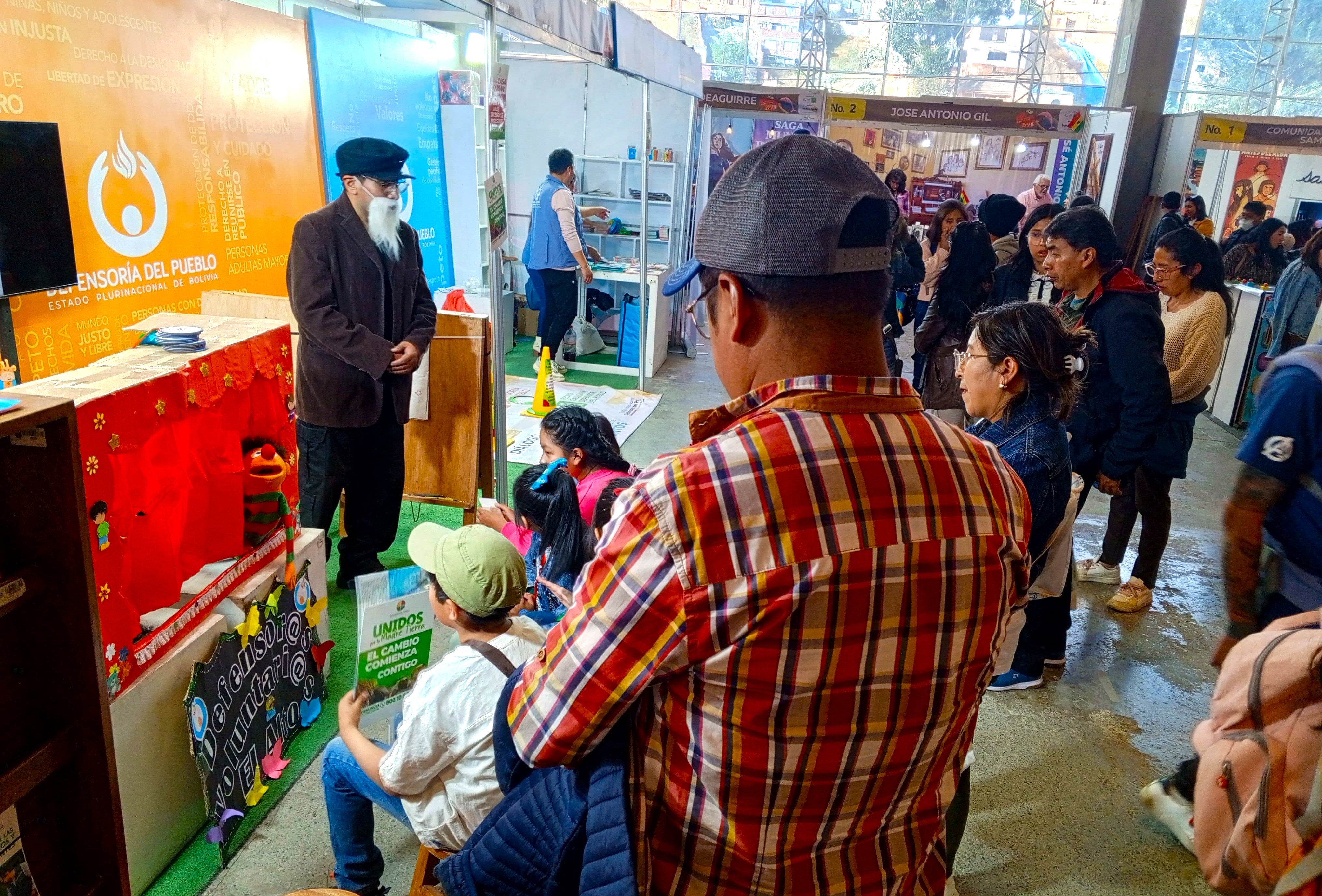 DEFENSORÍA DEL PUEBLO CIERRA CON ÉXITO SU PARTICIPACIÓN EN LA FERIA INTERNACIONAL DEL LIBRO EN LA PAZ TRAS CUMPLIR UNA INTENSA AGENDA EN DD.HH.