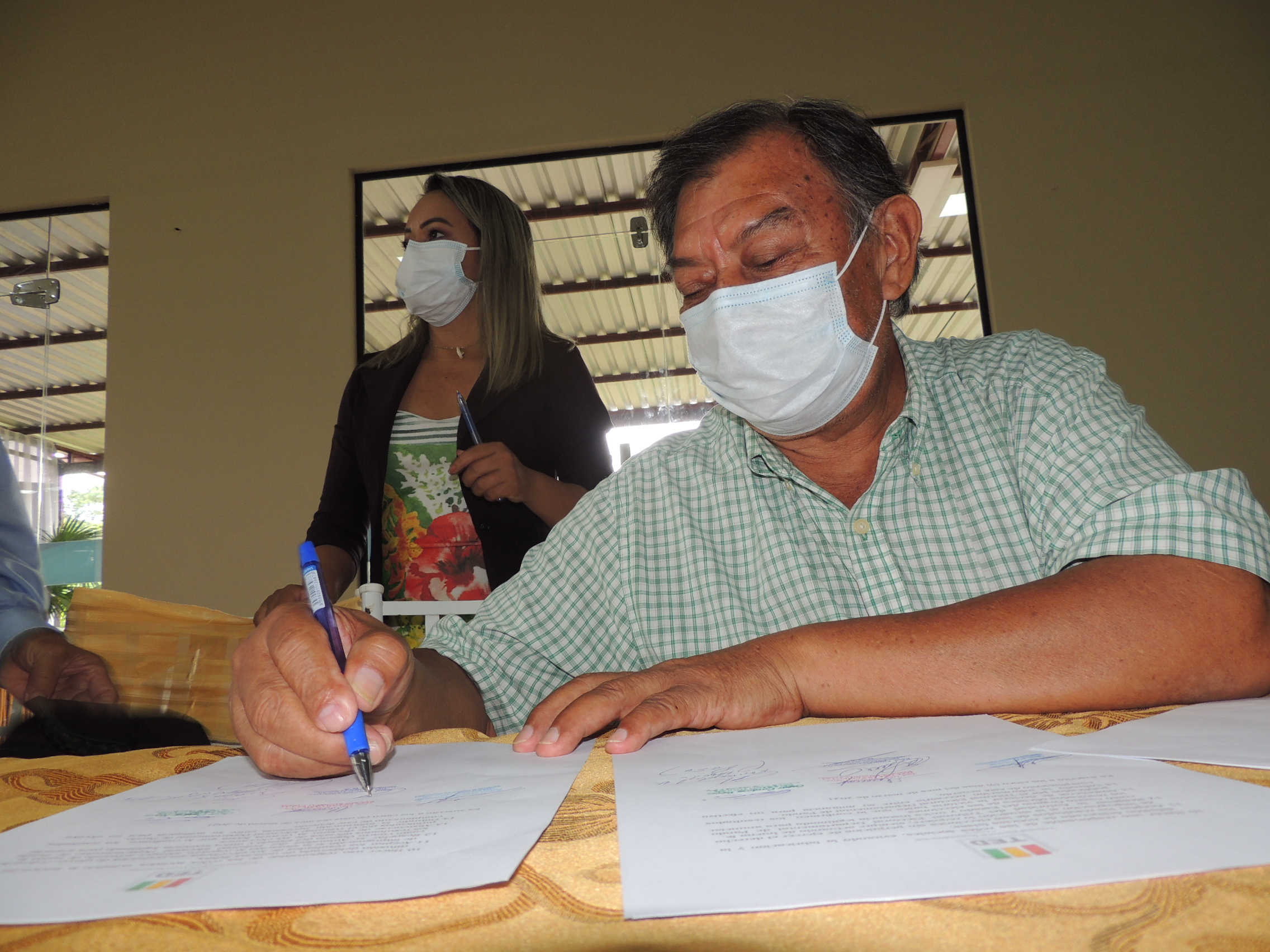 DANDO CONTINUIDAD A LA INICIATIVA DE LA DEFENSORÍA DEL PUEBLO, TED PANDO FIRMA ACUERDO CON REPRESENTANTES DE ORGANIZACIONES POLÍTICAS CIVILES Y SOCIALES PARA ELECCIONES PACÍFICAS Y LIBRES DE VIOLENCIA