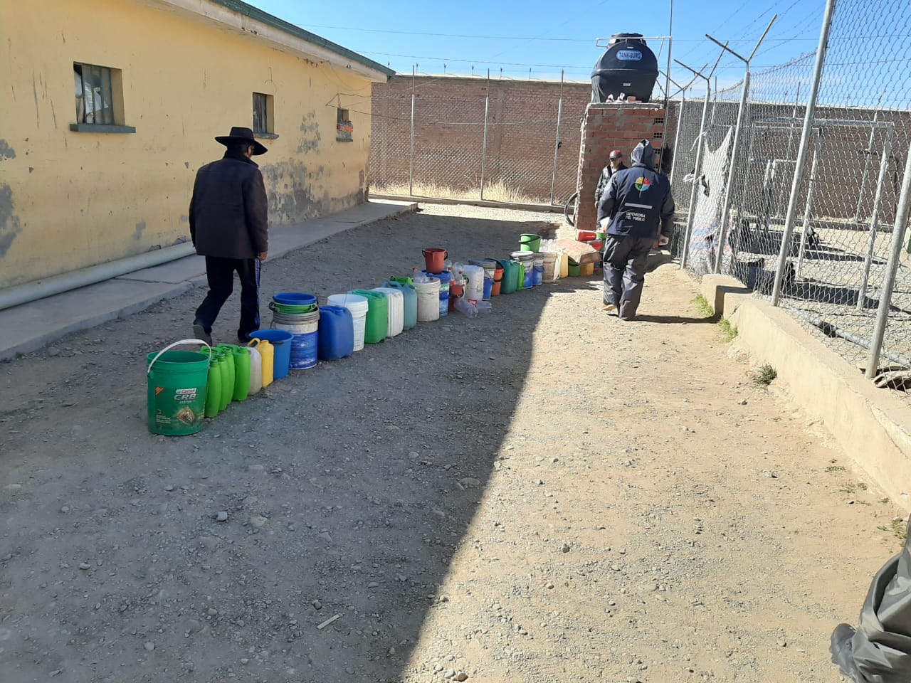 COORDINACIÓN DEFENSORIAL EN LLALLAGUA GARANTIZA ESTABILIDAD EN LA DOTACIÓN DE AGUA POTABLE EN EL CENTRO DE READAPTACIÓN PRODUCTIVA SAN MIGUEL DE UNCÍA A EFECTO DE ESCASEZ DEL ELEMENTO