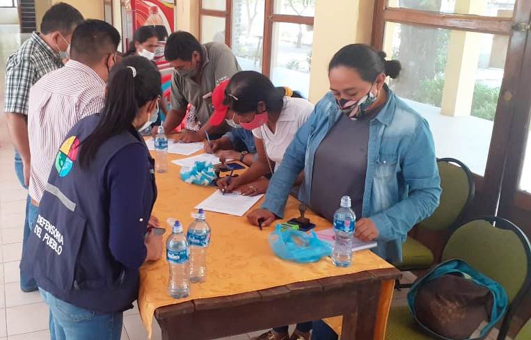 DEFENSORÍA DEL PUEBLO MEDIA CONFLICTO ENTRE GOBIERNO MUNICIPAL DE VILLA MONTES Y PADRES DE FAMILIA MOVILIZADOS POR ENTREGA DE CANASTA ESTUDIANTIL