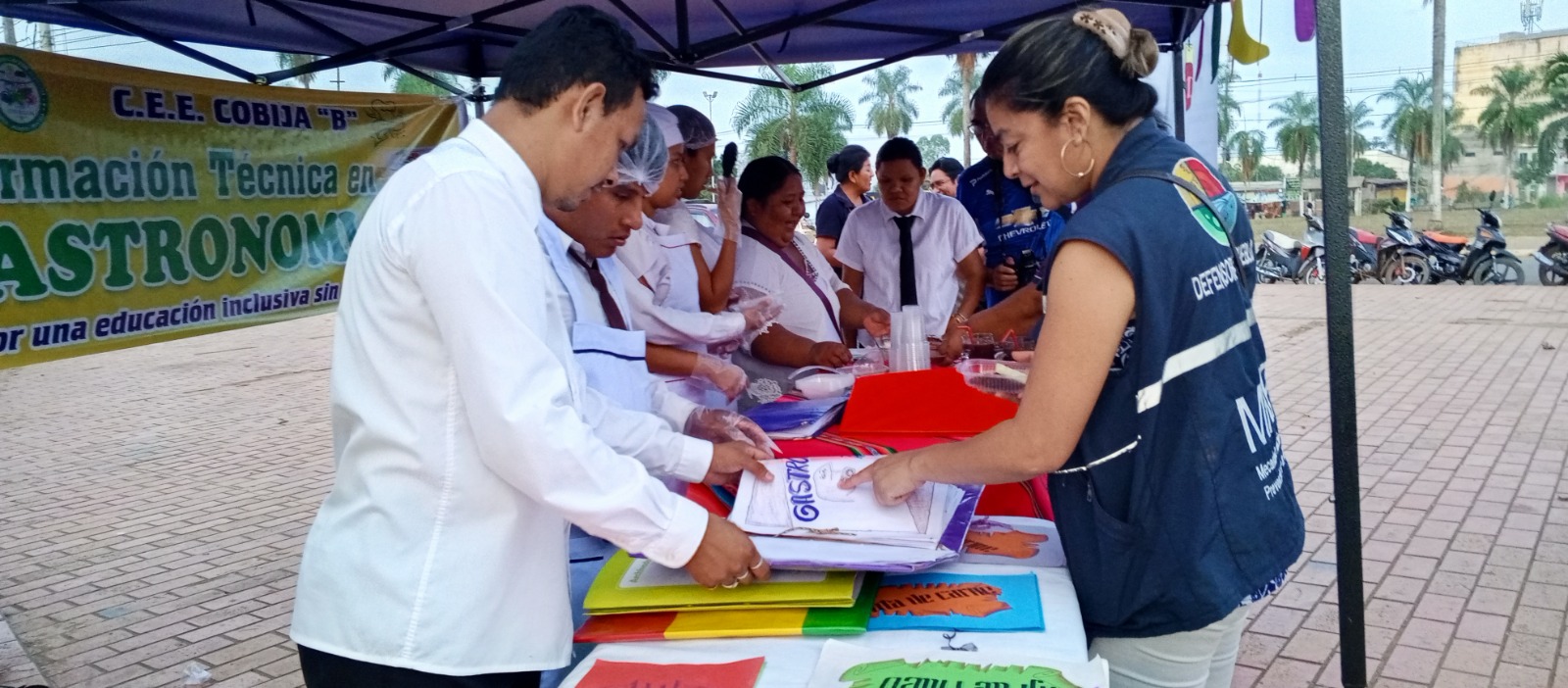 PERSONAS CON DISCAPACIDAD DEMUESTRAN HABILIDADES CULINARIAS EN LA FERIA GASTRONÓMICA DE LA INCLUSIÓN