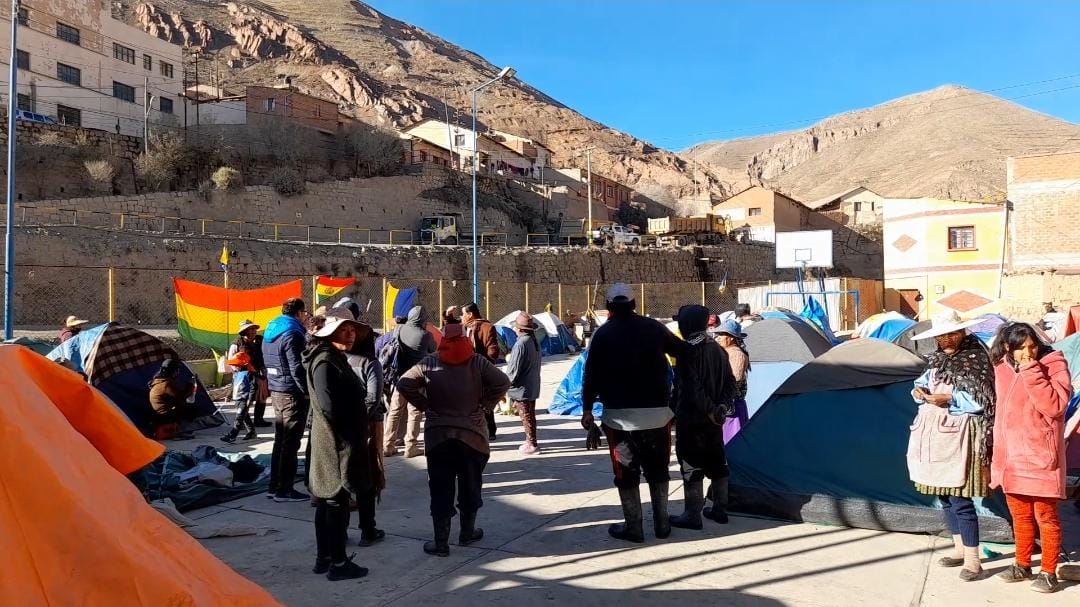 DELEGADO DEFENSORIAL DE ORURO SOSTUVO REUNIONES CON DESOCUPADOS DE HUANUNI QUE DEMANDAN FUENTES DE TRABAJO