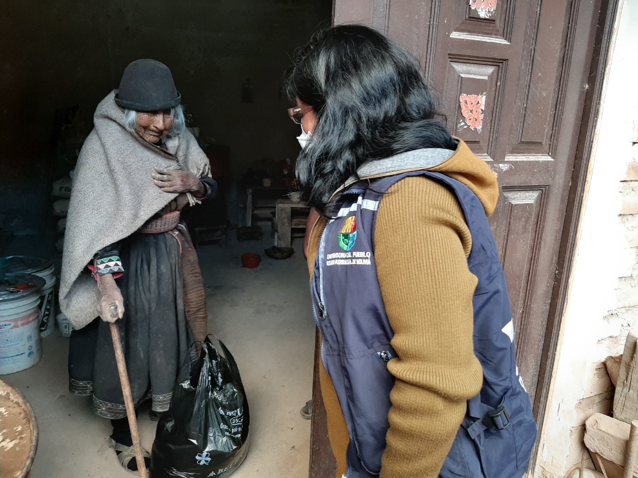 DEFENSORÍA DEL PUEBLO ENTREGA AYUDA HUMANITARIA A FAMILIAS CON PROBLEMAS ECONÓMICOS POR LA CUARENTENA