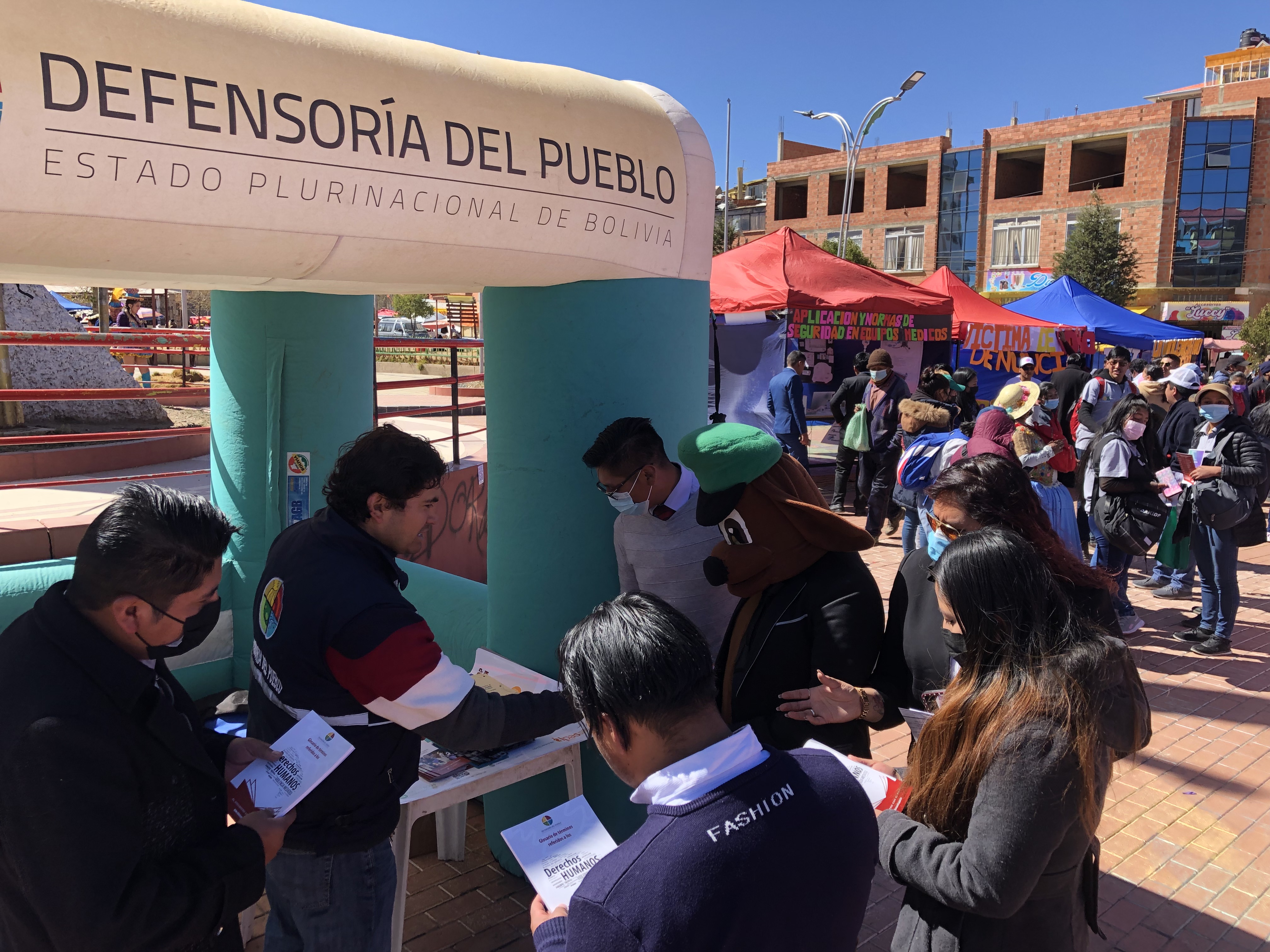 La Defensoría del Pueblo participó de la Feria Científica y de Emprendimiento de la UNITEPC en la urbe alteña.