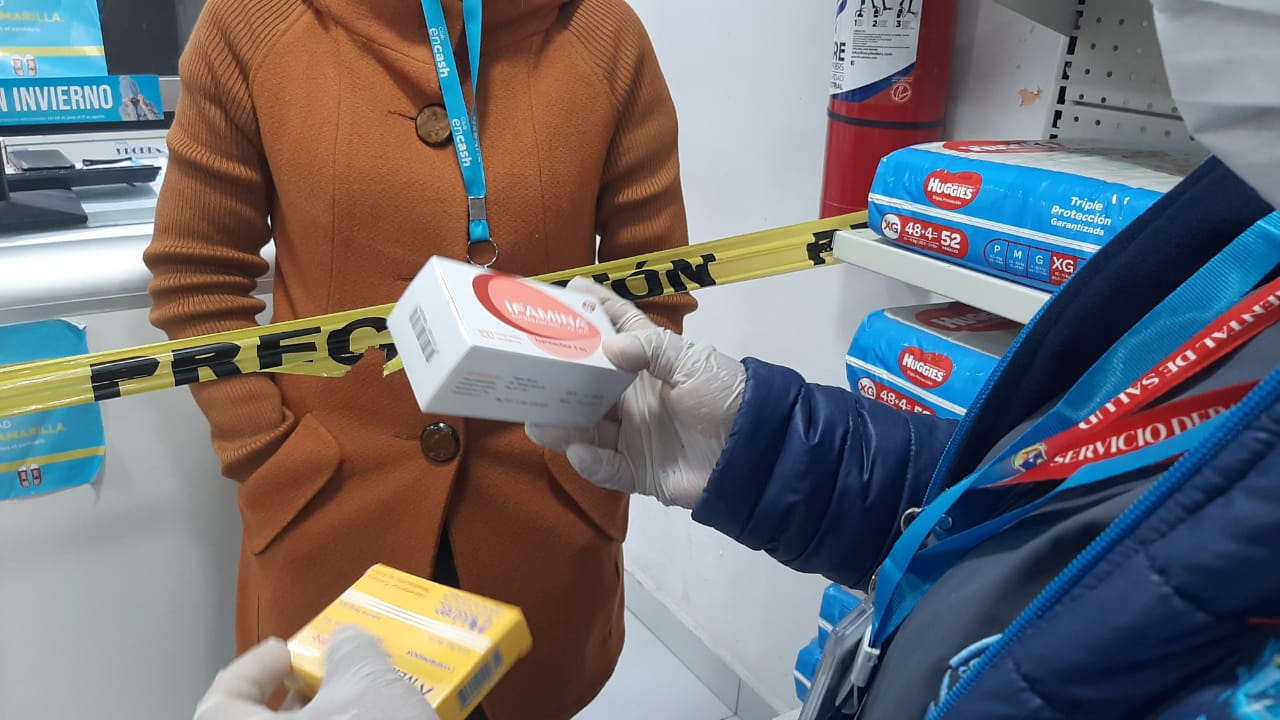 DEFENSORÍA DEL PUEBLO JUNTO AL PERSONEROS DEL SEDES VERIFICAN FARMACIAS DE ORURO