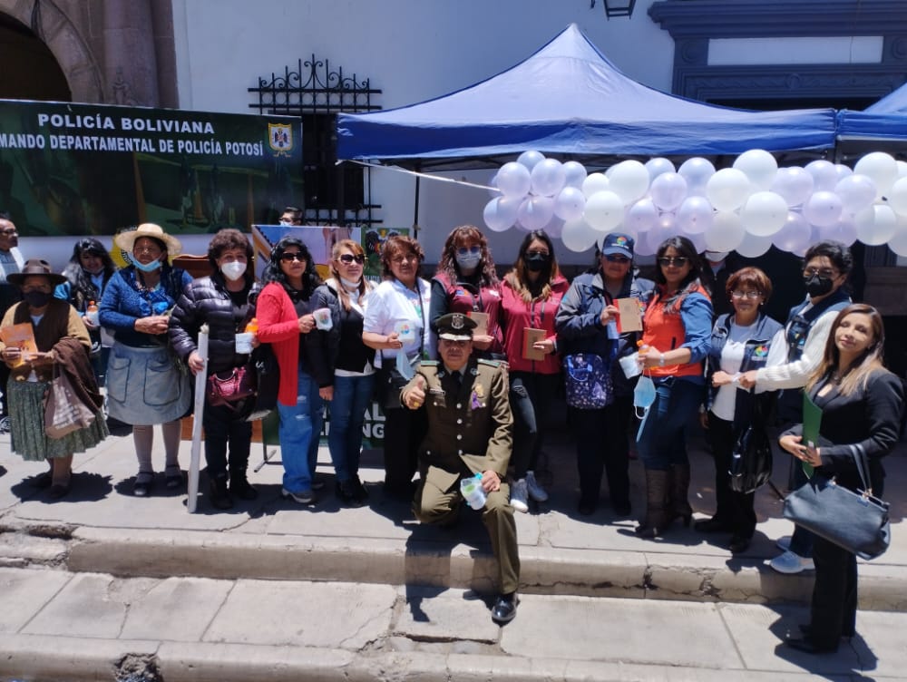 DELEGACIÓN DEFENSORIAL DE POTOSÍ PARTICIPA DE LA CAMINATA POR EL DÍA INTERNACIONAL DE LA NO VIOLENCIA Y RATIFICA LA DEFENSA POR LOS DERECHOS HUMANOS DE LAS MUJERES