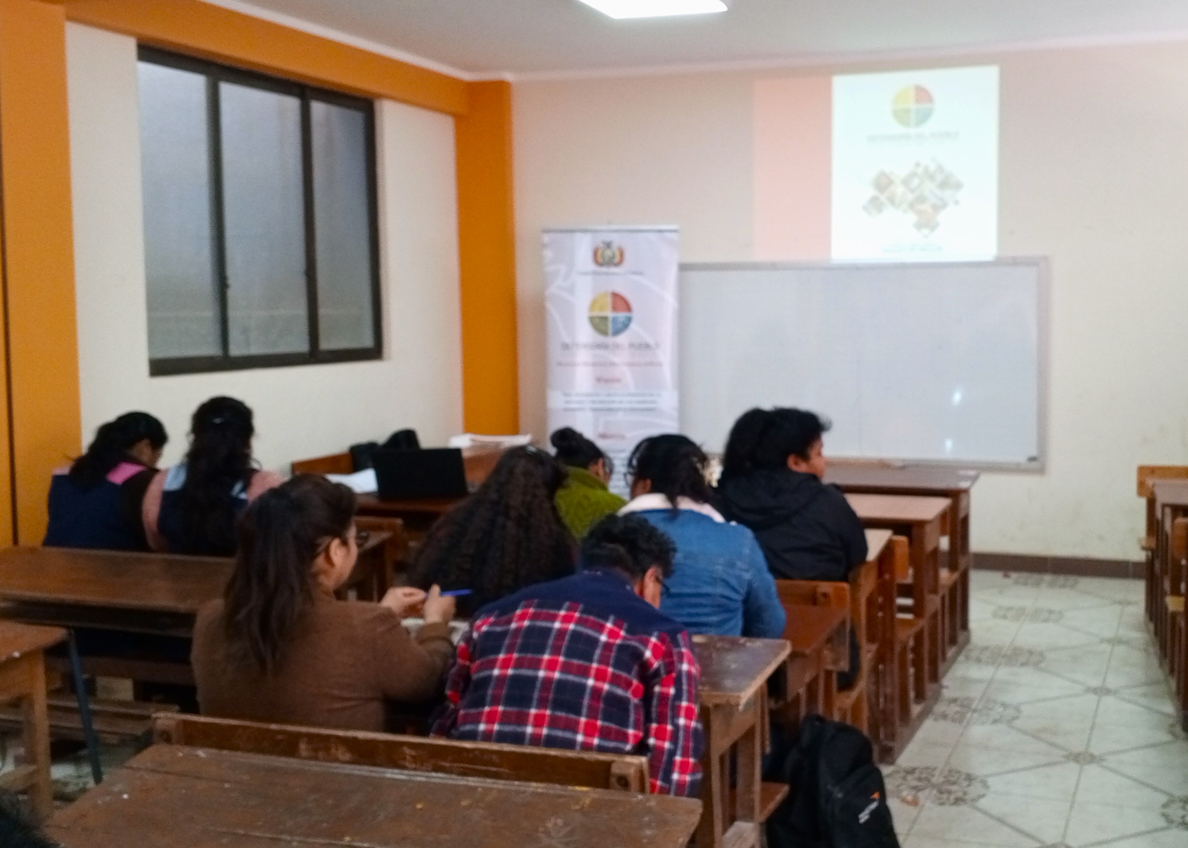 DEFENSORÍA DEL PUEBLO CAPACITA A PROFESORES DE UNIDADES EDUCATIVAS EN DERECHOS HUMANOS Y PREVENCIÓN DE LA VIOLENCIA