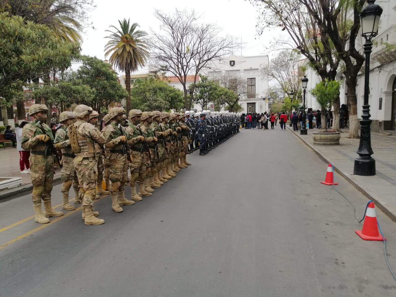 DEFENSORÍA INSTA A LA POLICÍA BOLIVIANA Y A LAS FUERZAS ARMADAS REGIR SUS ACCIONES EN ESTRICTO APEGO A LA CONSTITUCIÓN POLÍTICA DEL ESTADO Y SUS LEYES ORGÁNICAS