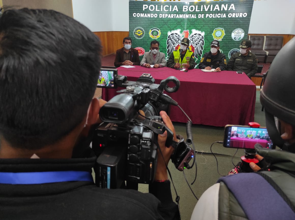 DEFENSORíA DEL PUEBLO EN ORURO GESTIONA VIGILANCIA A LOS VEHÍCULOS QUE CIRCULAN SIN PLACAS DE CONTROL