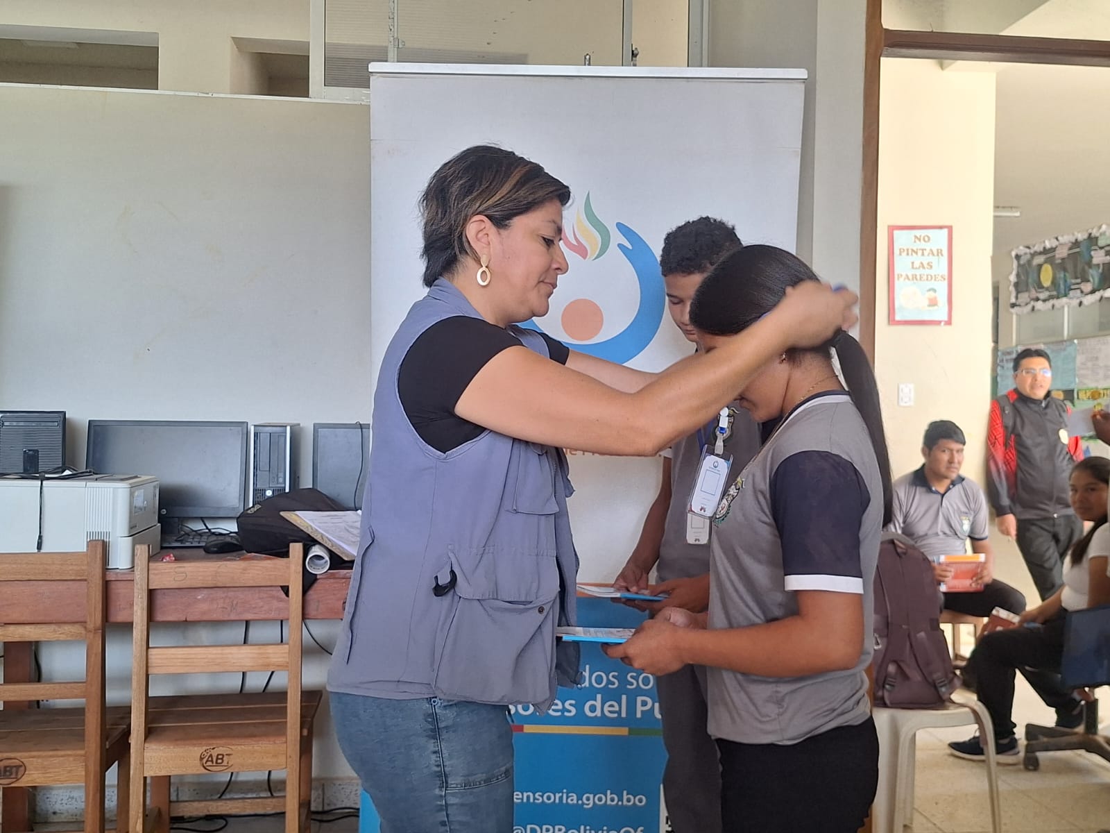DEFENSORÍA DEL PUEBLO ACREDITA Y ENTREGA CREDENCIALES A DEFENSORAS Y DEFENSORES ESTUDIANTILES EN LA COMUNIDAD NAREUDA DEL MUNICIPIO DE BOLPEBRA