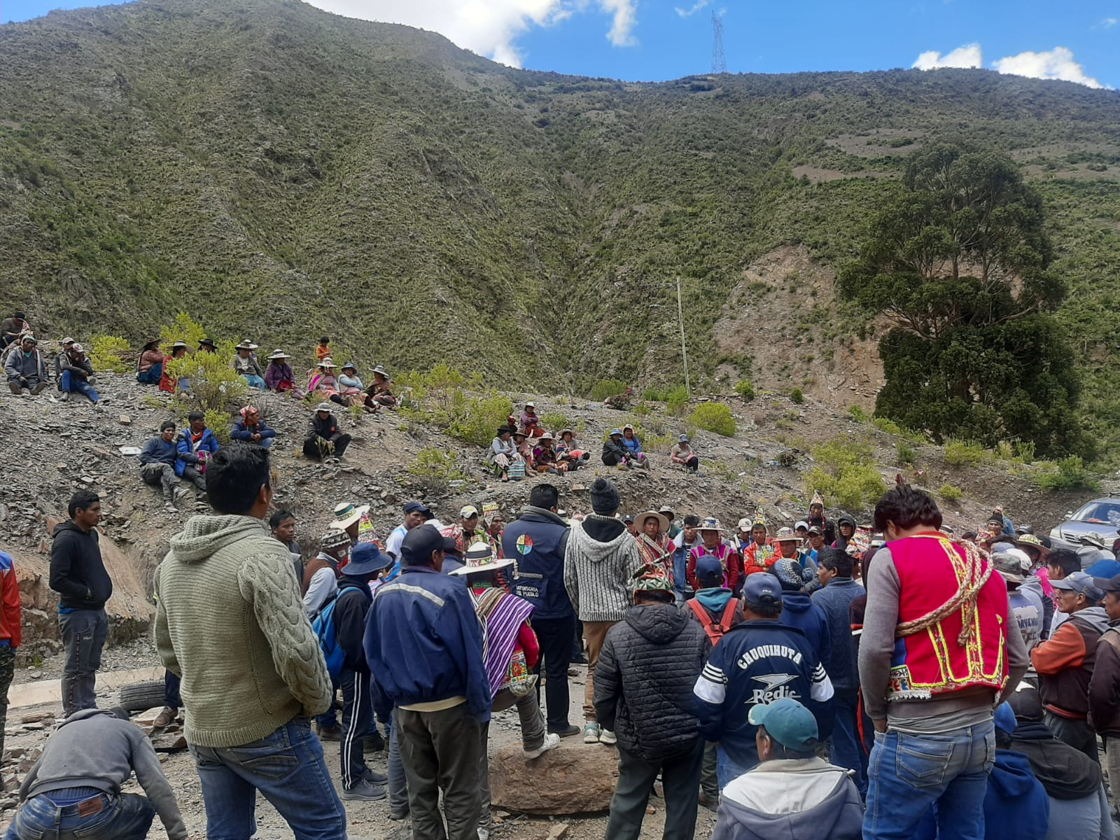 DEFENSORÍA DEL PUEBLO POSIBILITA PASO DE AMBULANCIAS POR PUNTOS DE BLOQUEO EN NORTE POTOSÍ