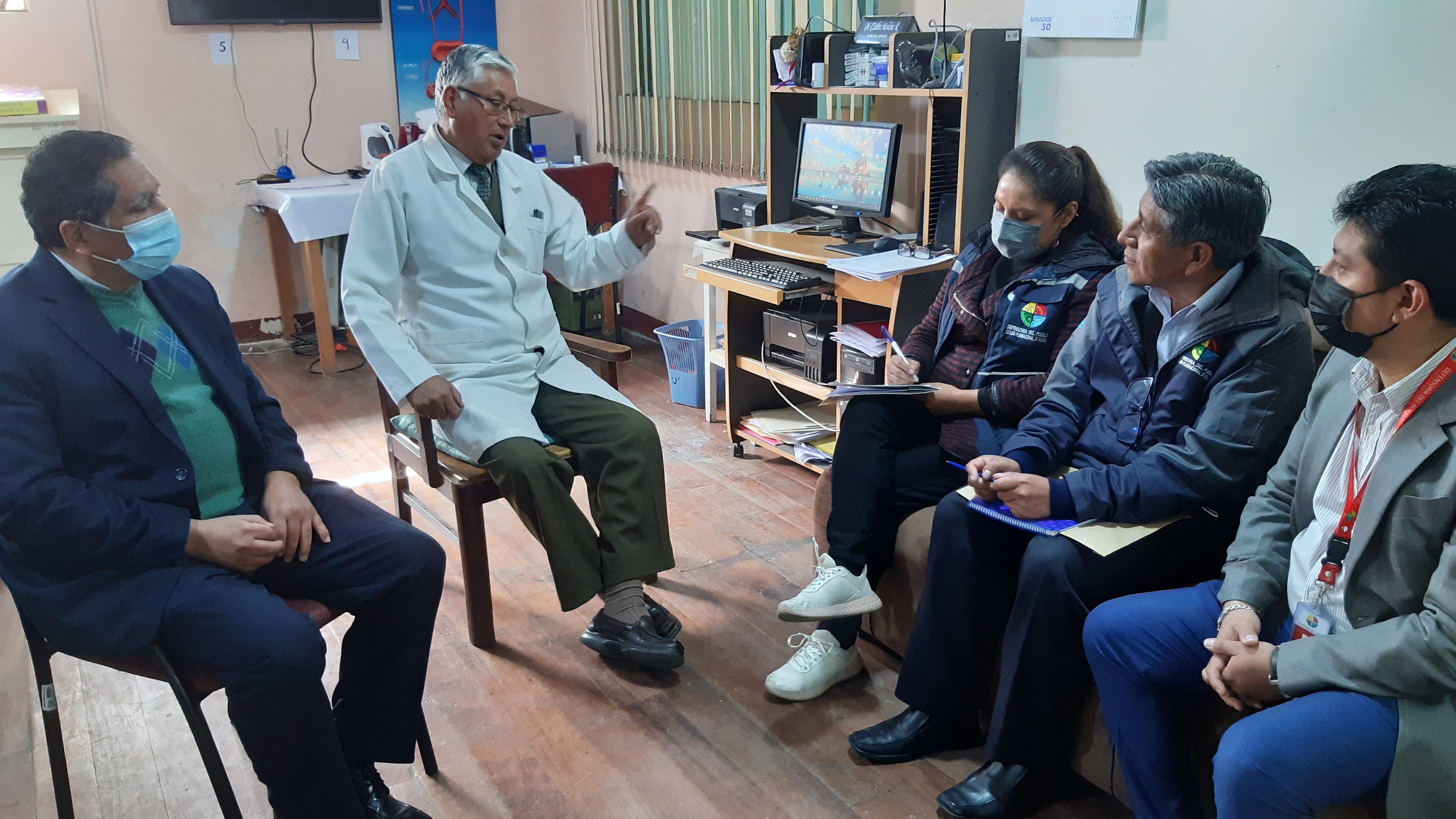 Defensoría del Pueblo gestiona la habilitación de camas ante colapso en la unidad de Emergencias del Hospital de Clínicas