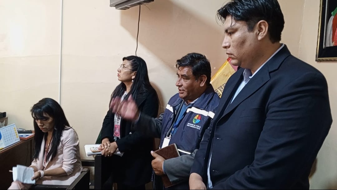 DELEGACIÓN DEFENSORIAL DE ORURO INTERVIENE EN UN CONFLICTO POR PRESUNTA DISCRIMINACIÓN Y TRATO DESIGUAL A ESTUDIANTES DE LA UNIDAD EDUCATIVA SAN MIGUEL