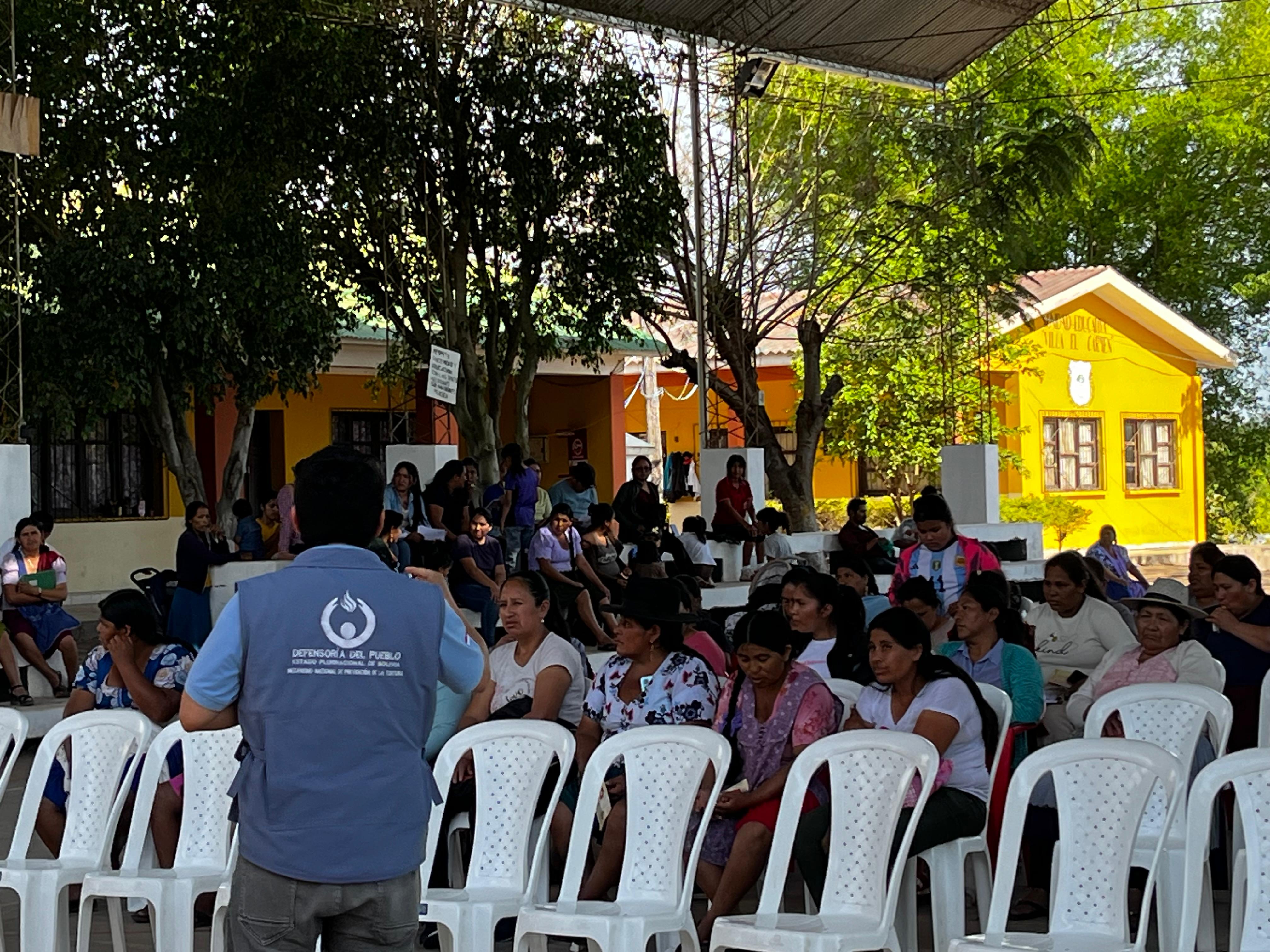 DEFENSORÍA CAPACITA EN DERECHOS HUMANOS A FAMILIAS DE CAISA VILLA EL CARMEN